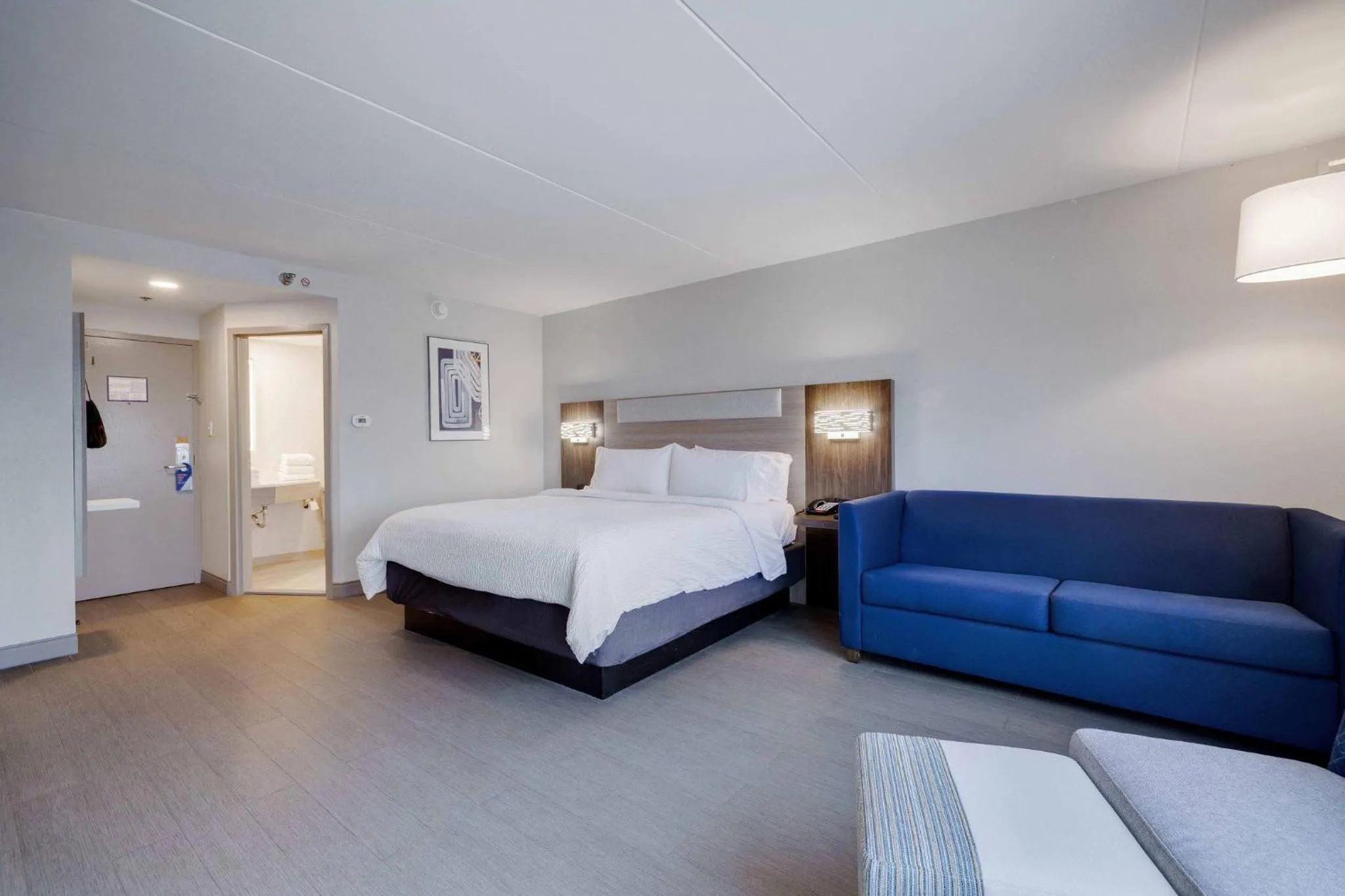 Photo of the whole room, Bed in Holiday Inn Express Wilkes Barre East by IHG