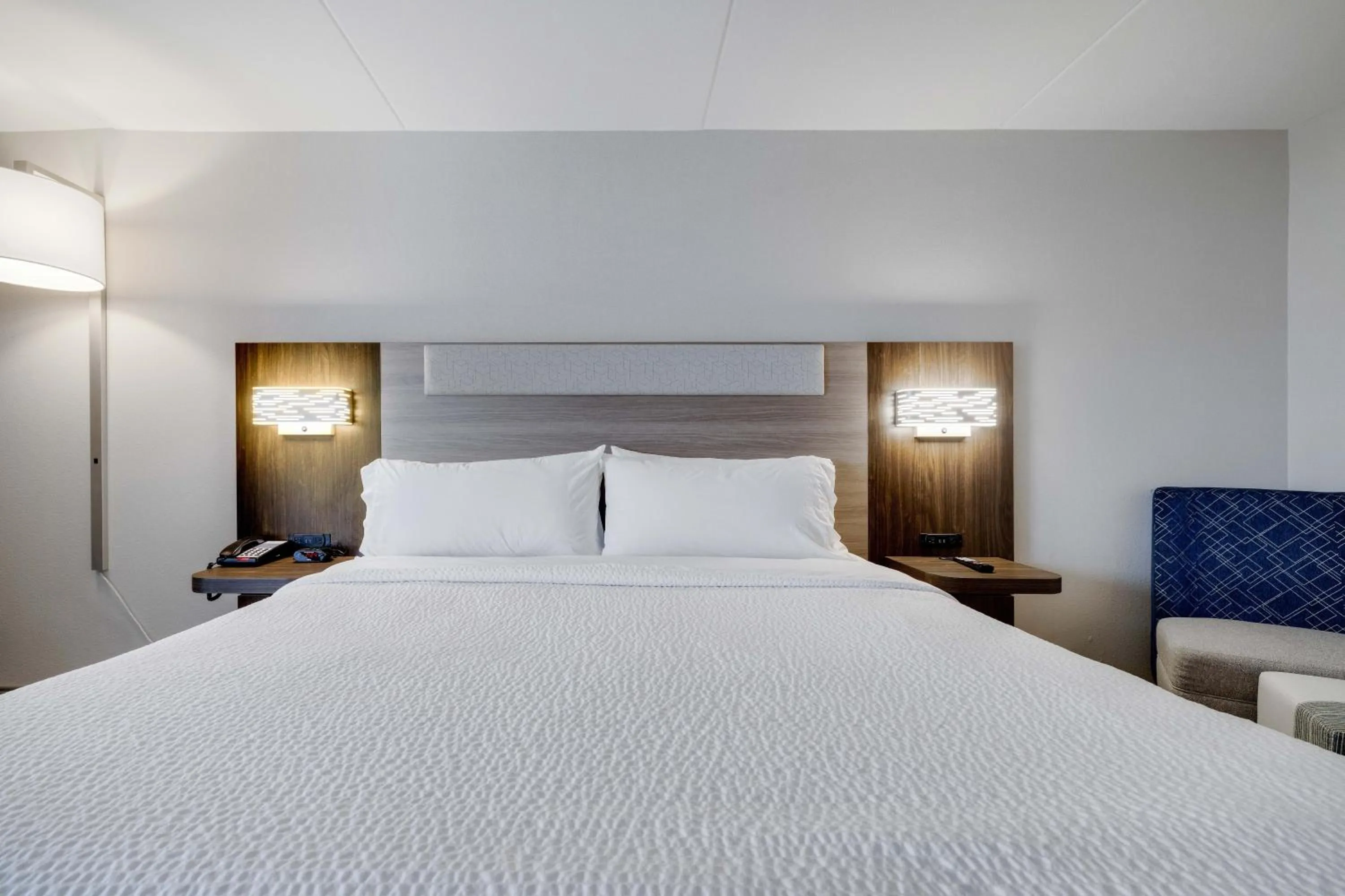 Bed in Holiday Inn Express Wilkes Barre East by IHG