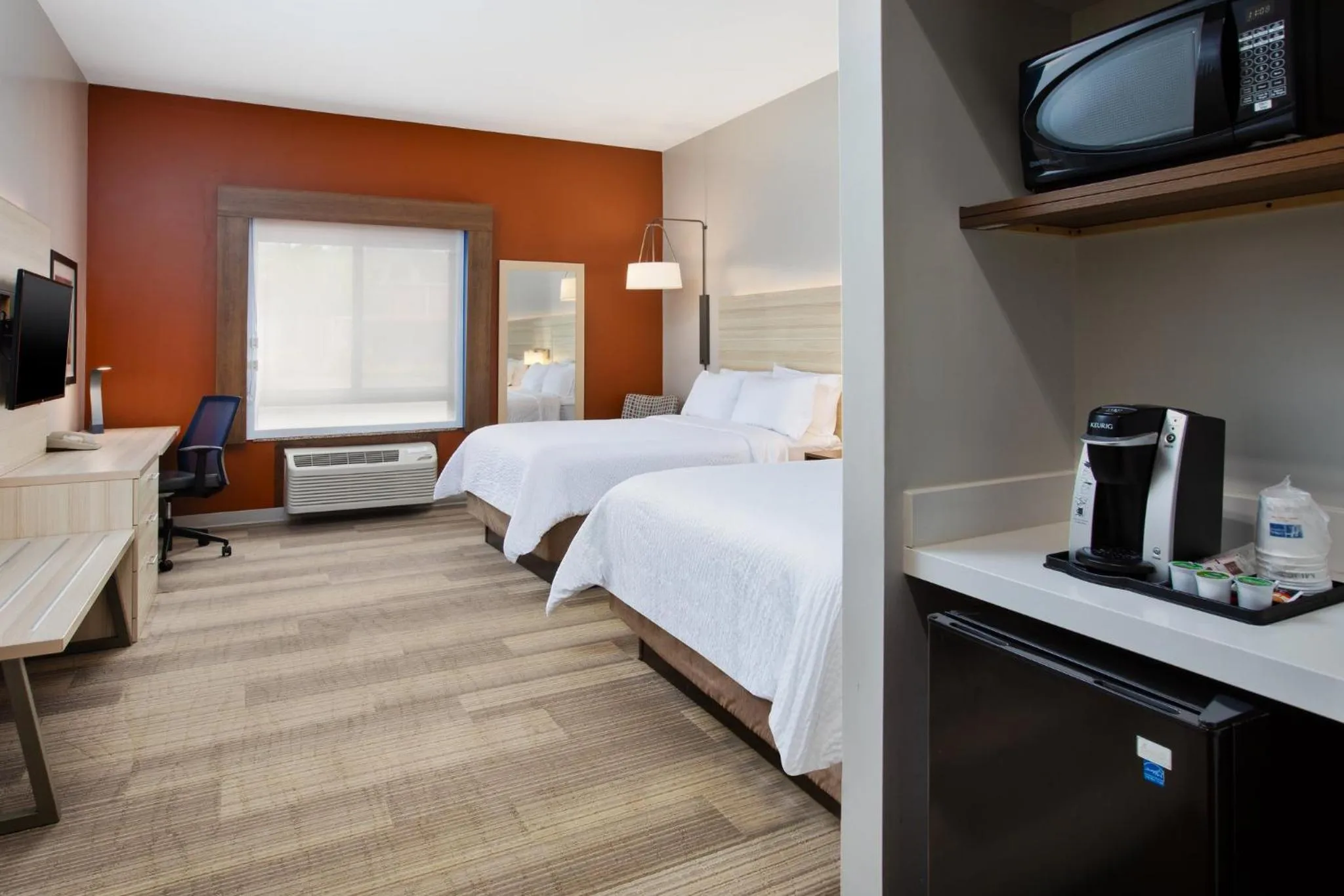 Photo of the whole room, Bed in Holiday Inn Express Hotel & Suites Athens by IHG