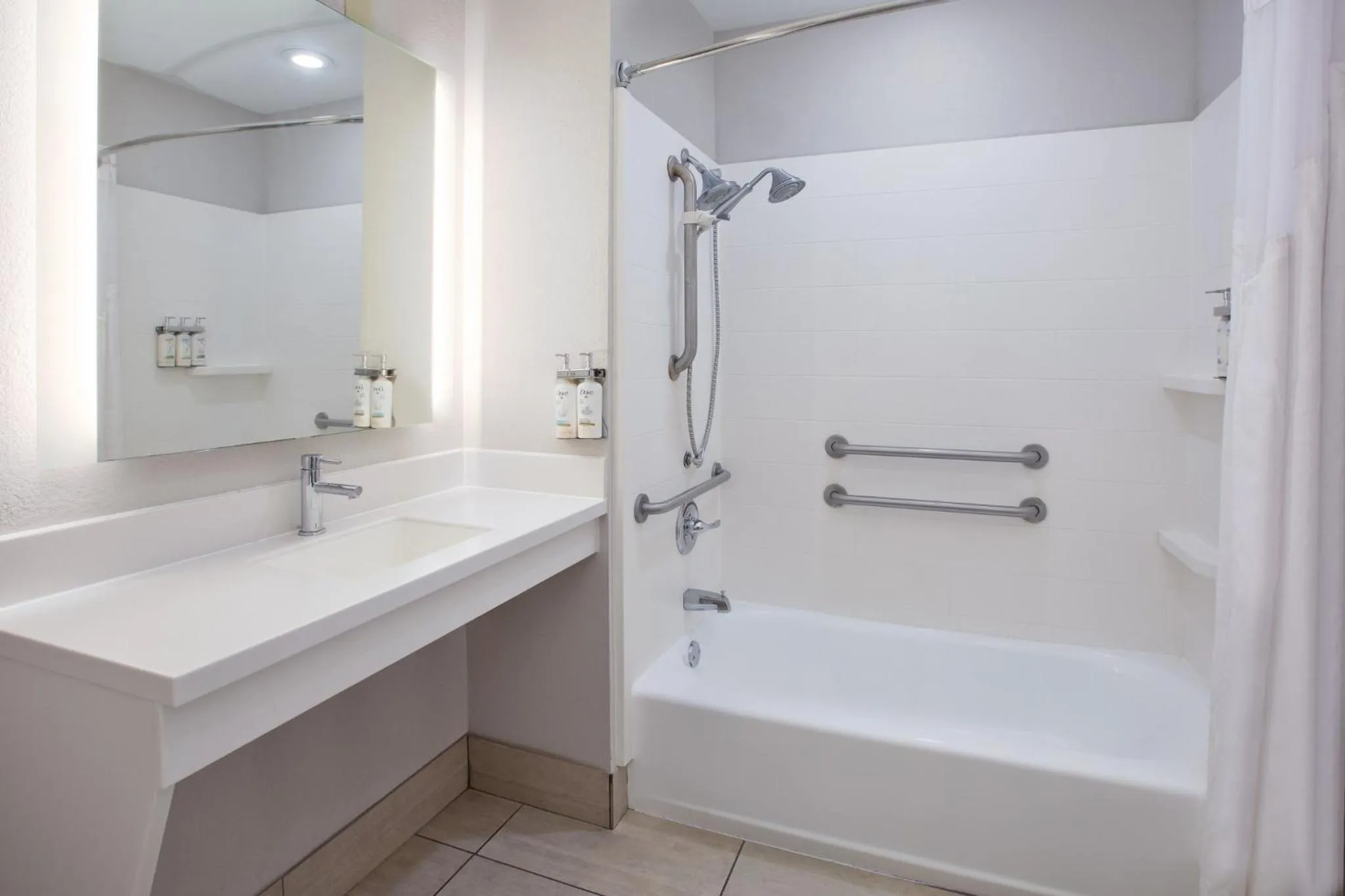 Photo of the whole room in Holiday Inn Express Hotel & Suites Athens by IHG