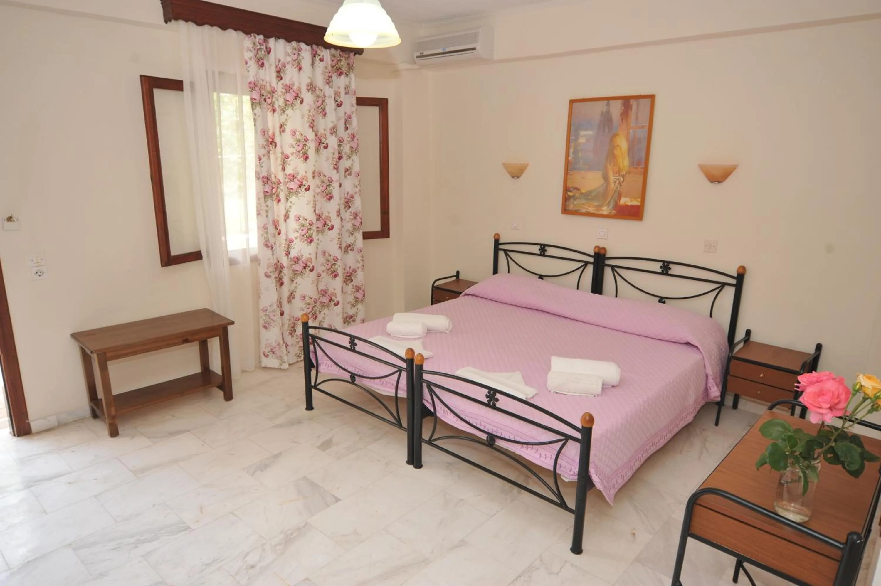 Garden view, Bed in Miramare