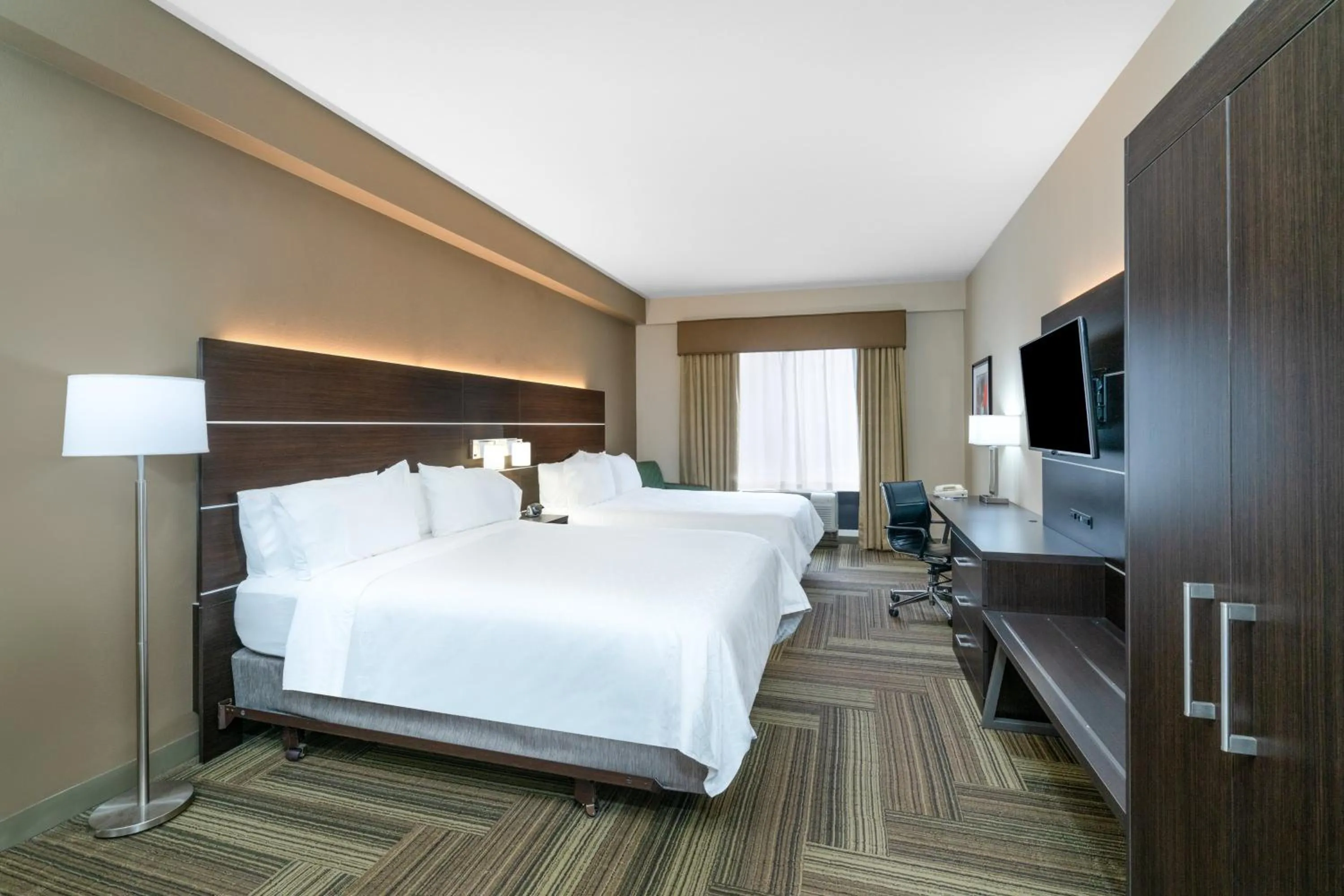 Photo of the whole room, Bed in Holiday Inn Express Hotel & Suites Ashland by IHG