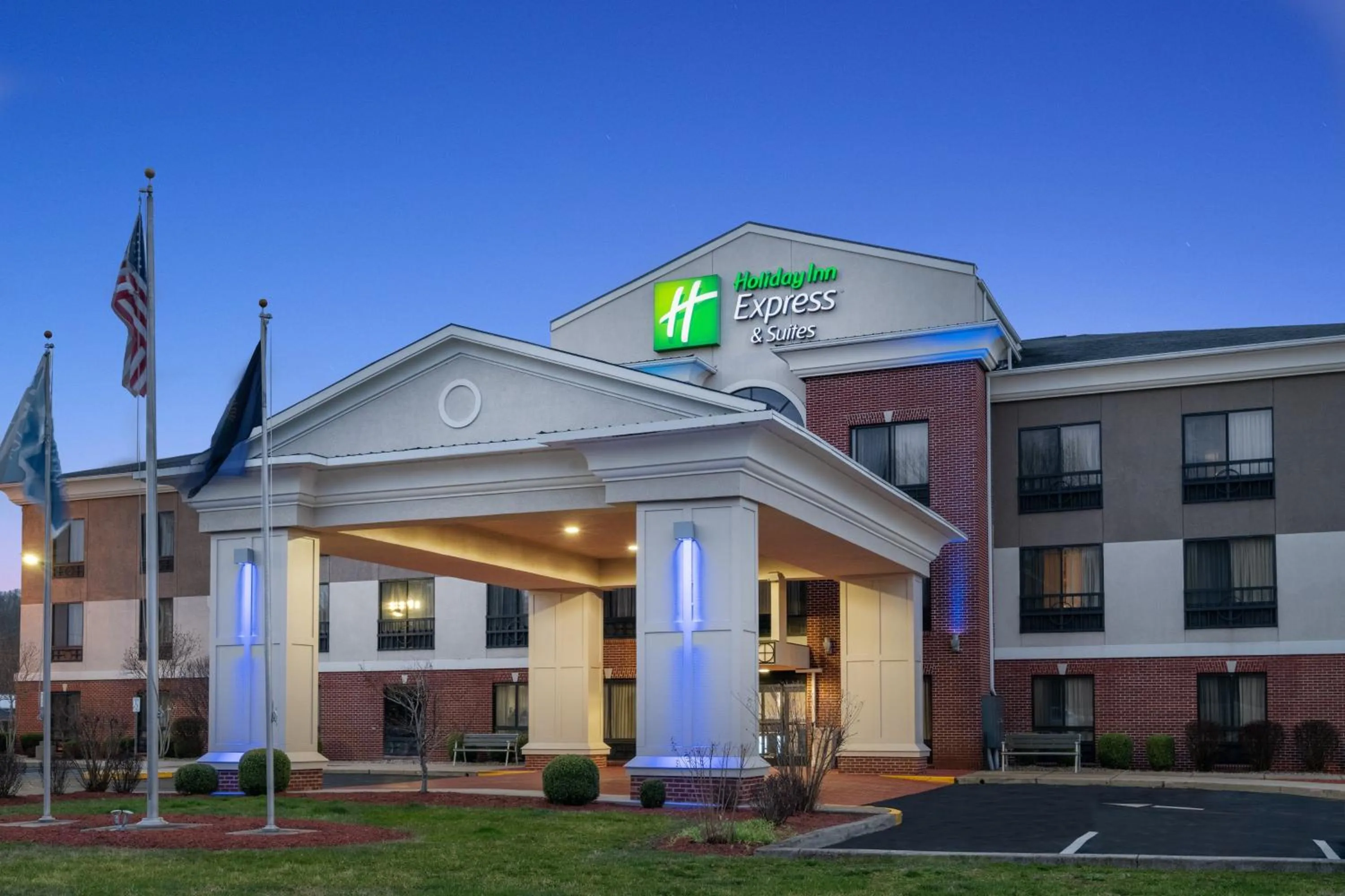 Property building in Holiday Inn Express Hotel & Suites Ashland by IHG