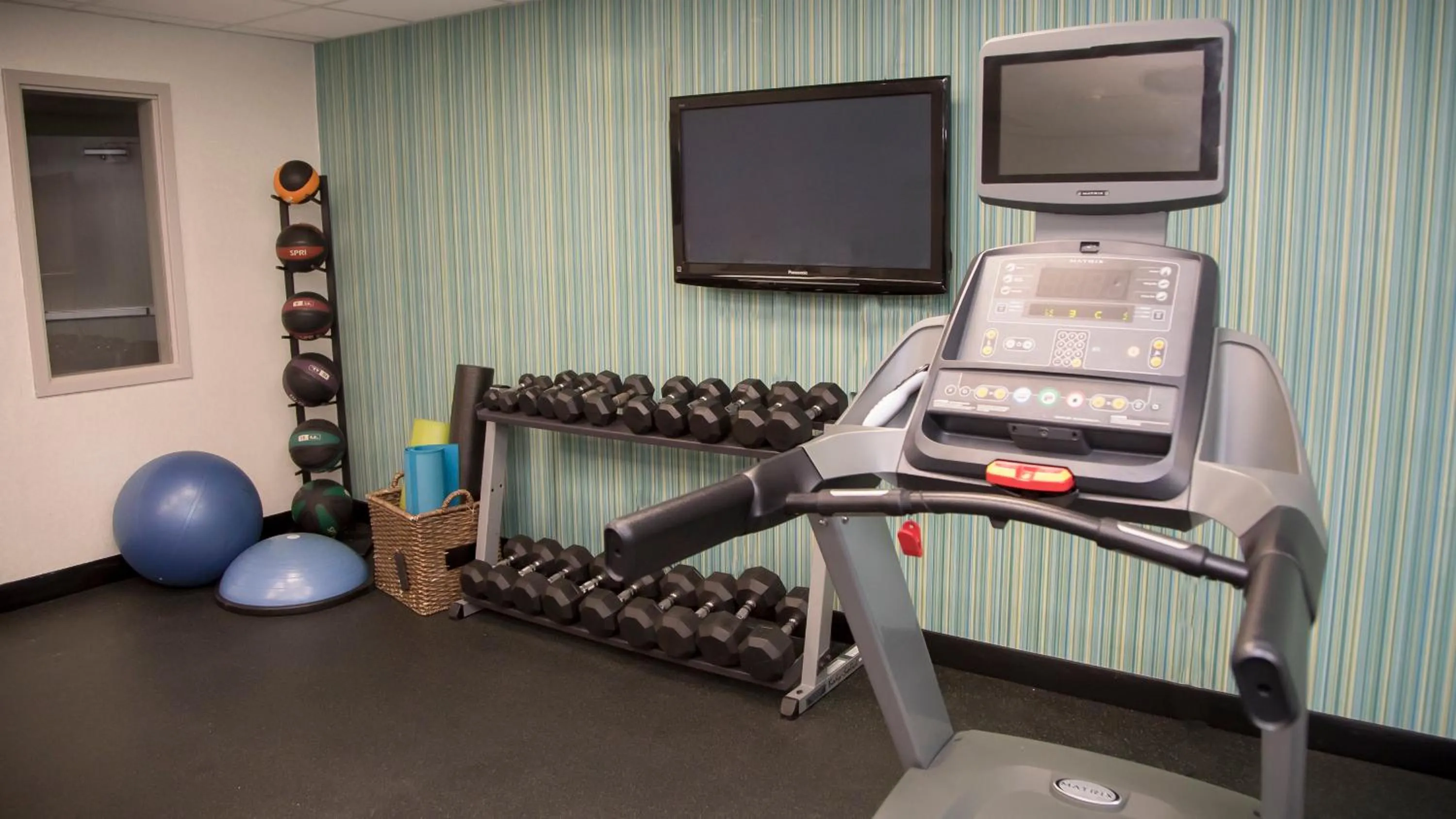 Fitness centre/facilities in Holiday Inn Express & Suites Colorado Springs North by IHG