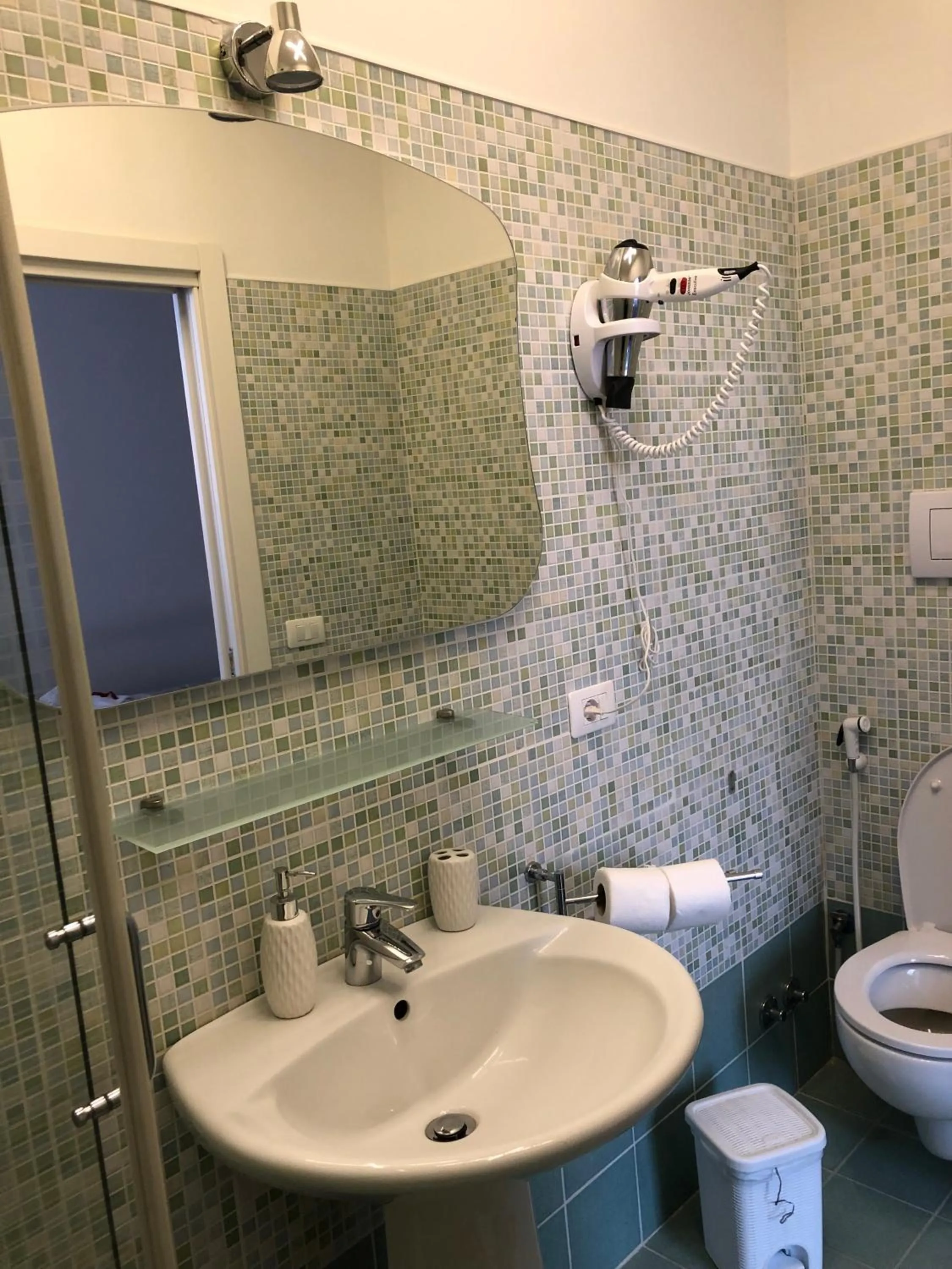 Shower in BB HomEitaly Civitavecchia