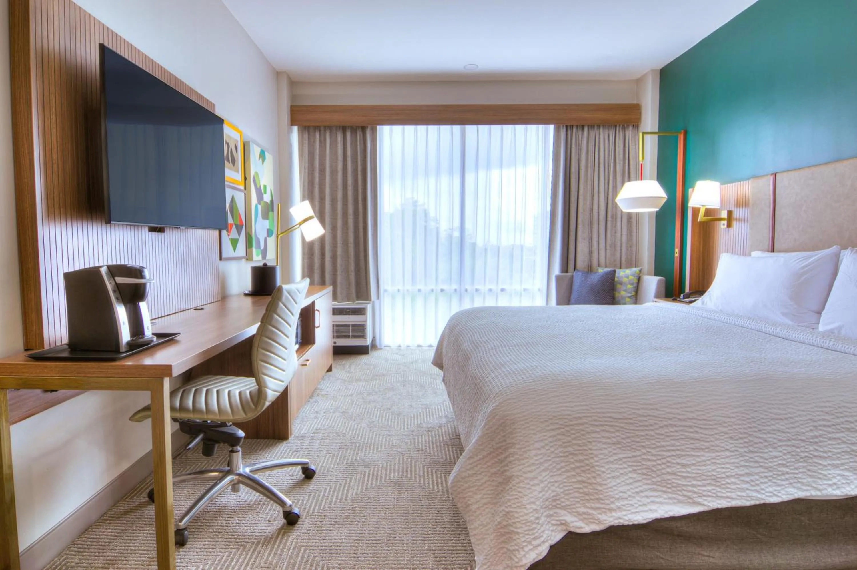 Photo of the whole room, Bed in Holiday Inn Gainesville-University Center by IHG