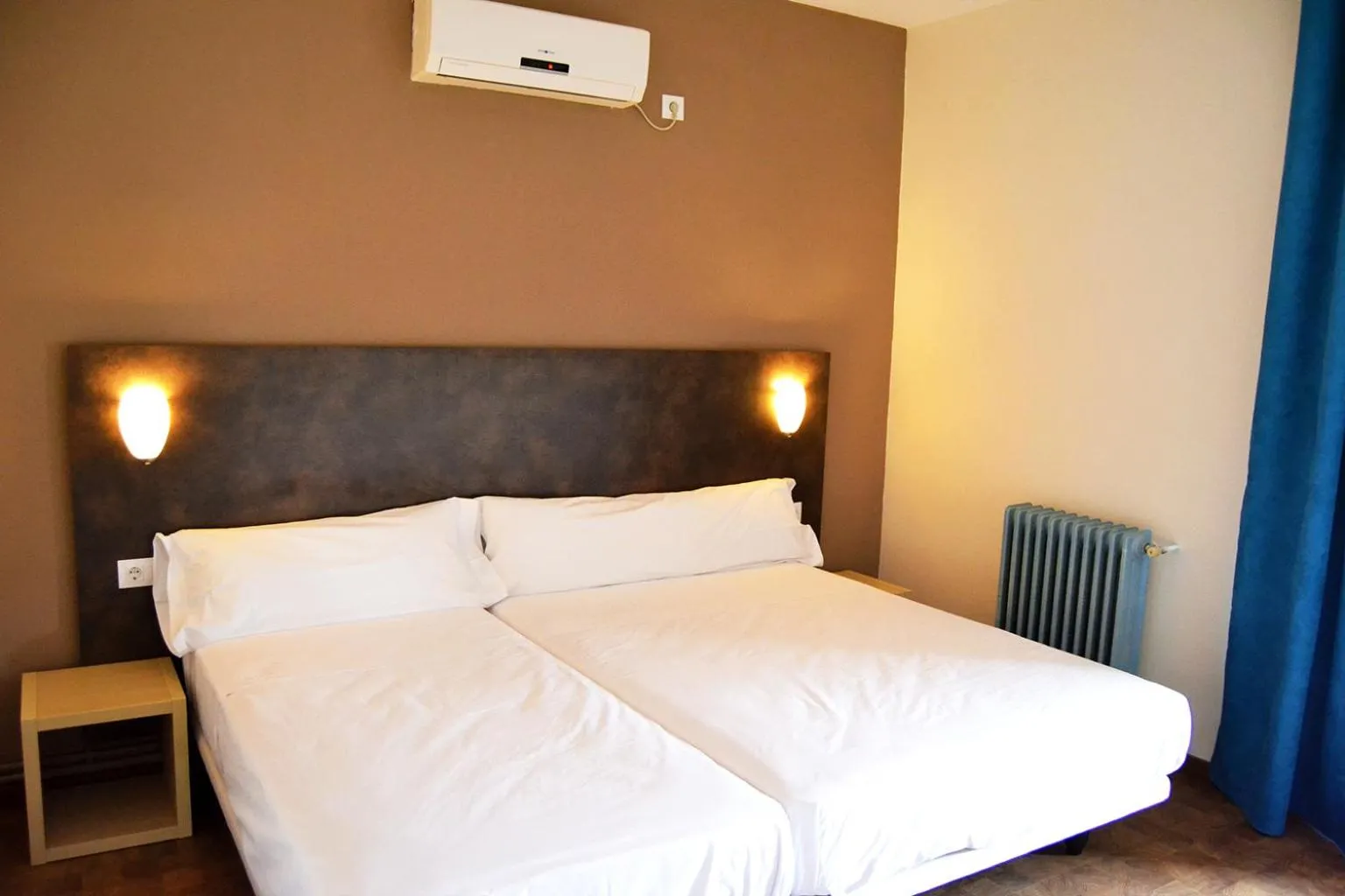 Large Twin Room in Hostal Restaurante Los Mellizos