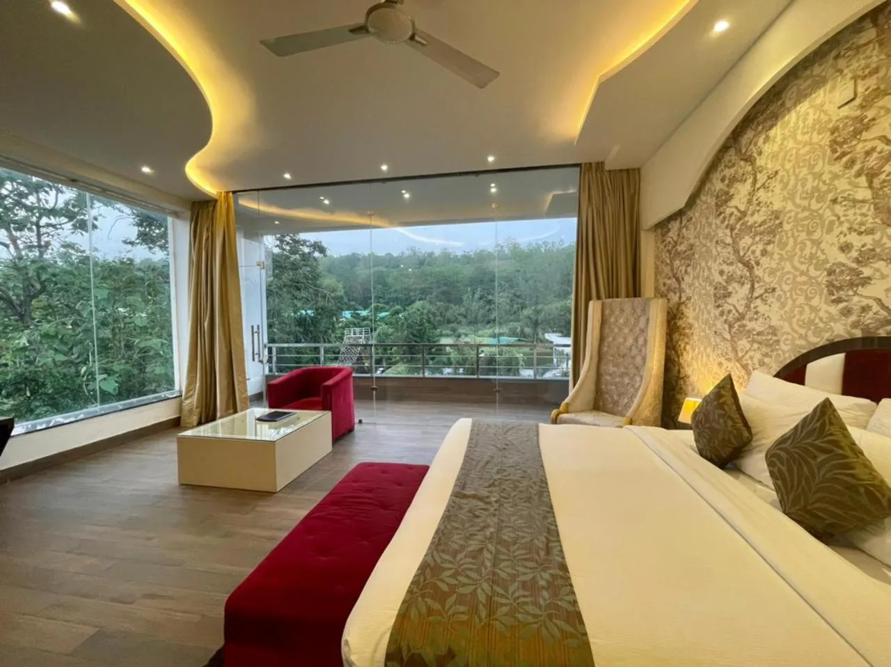 Living room, Bed in Winsome Resort & Spa Corbett