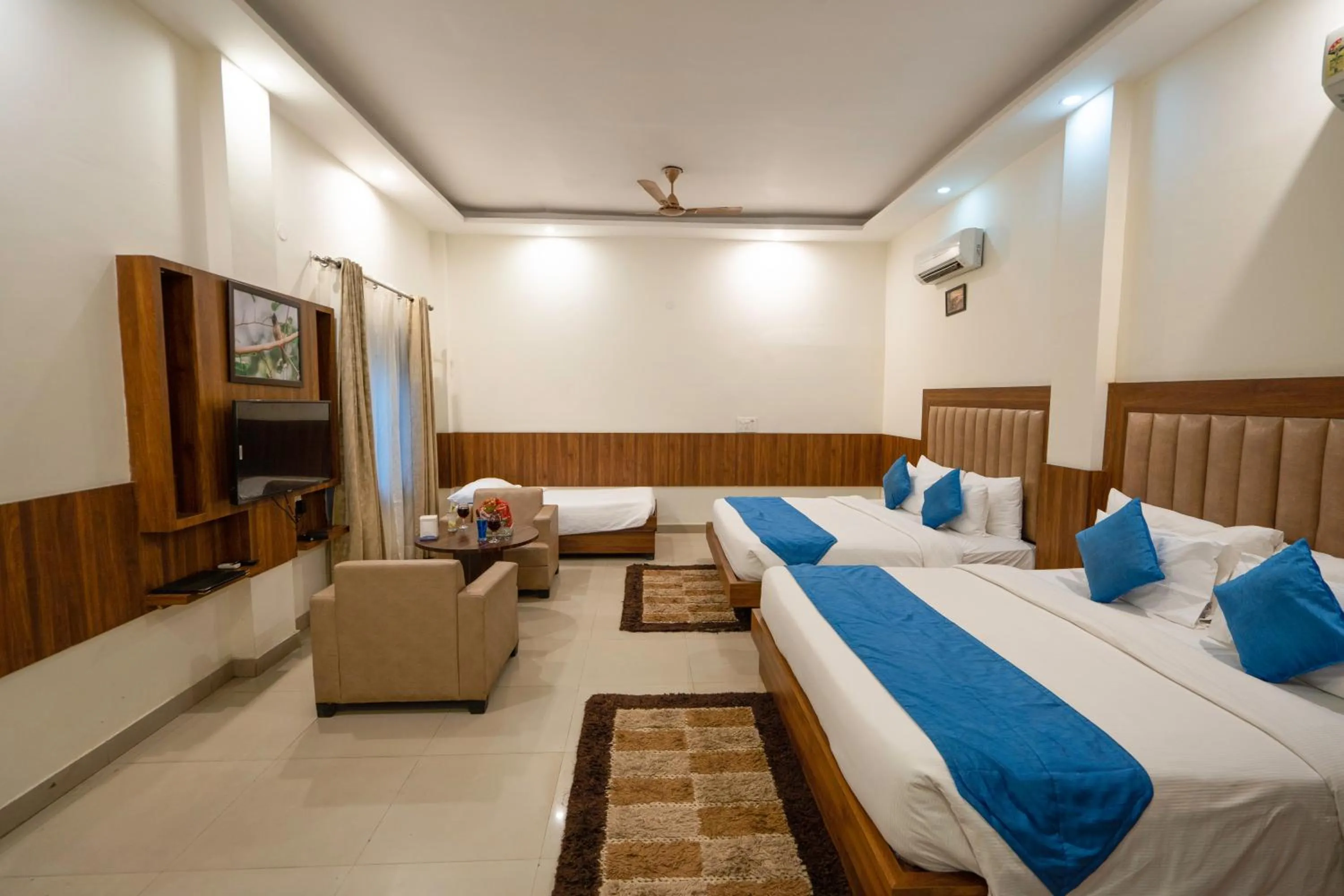Living room, Bed in Winsome Resort & Spa Corbett