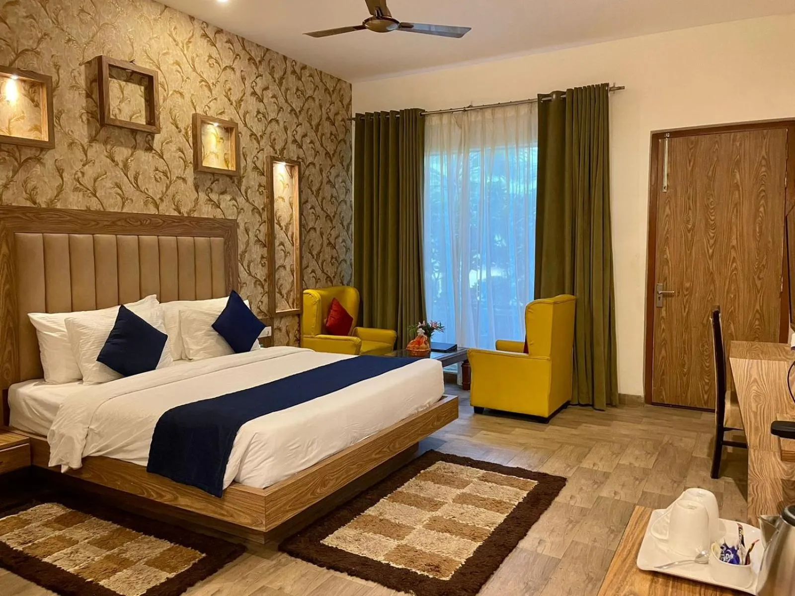Living room, Bed in Winsome Resort & Spa Corbett