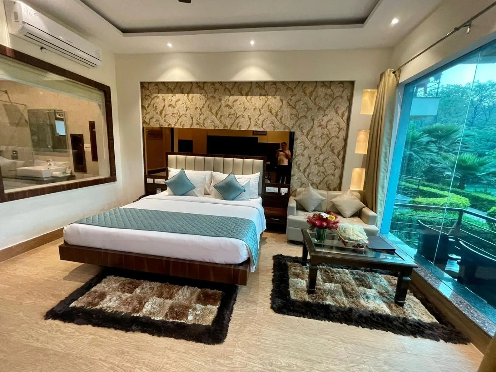 Property building, Bed in Winsome Resort & Spa Corbett