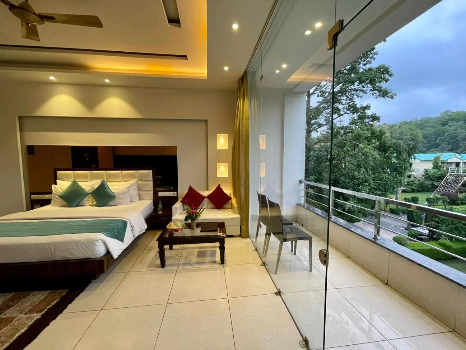 Balcony/Terrace, Bed in Winsome Resort & Spa Corbett
