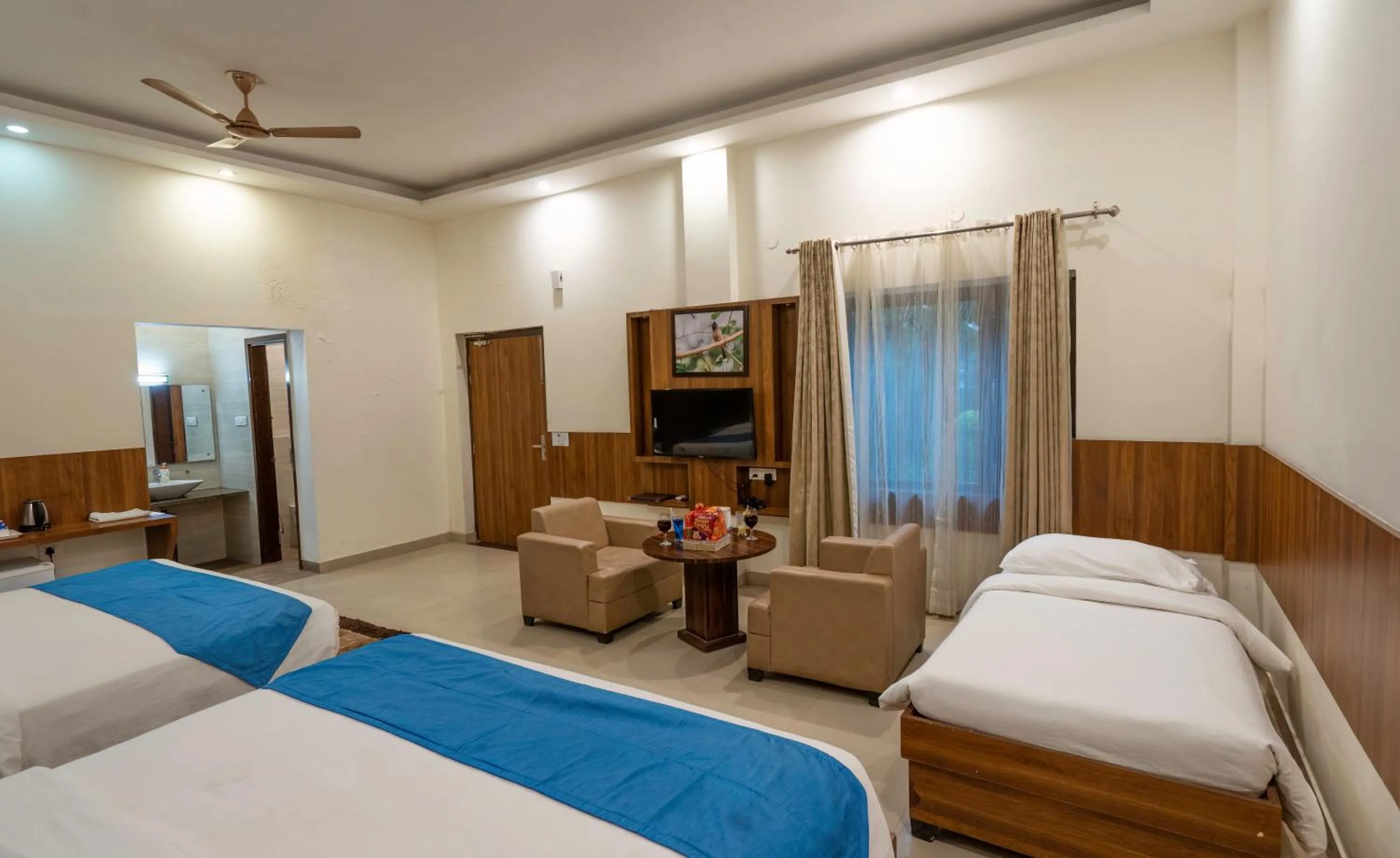 Photo of the whole room, Bed in Winsome Resort & Spa Corbett