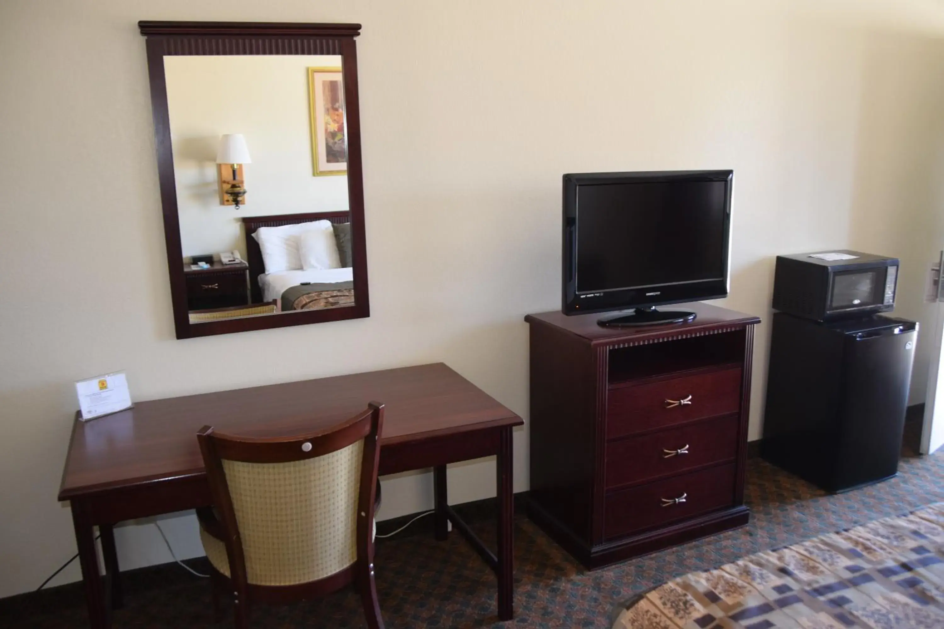 King Room - Non-Smoking in National 9 Inn Wellington King Room - Non-Smoking in National 9 Inn Wellington