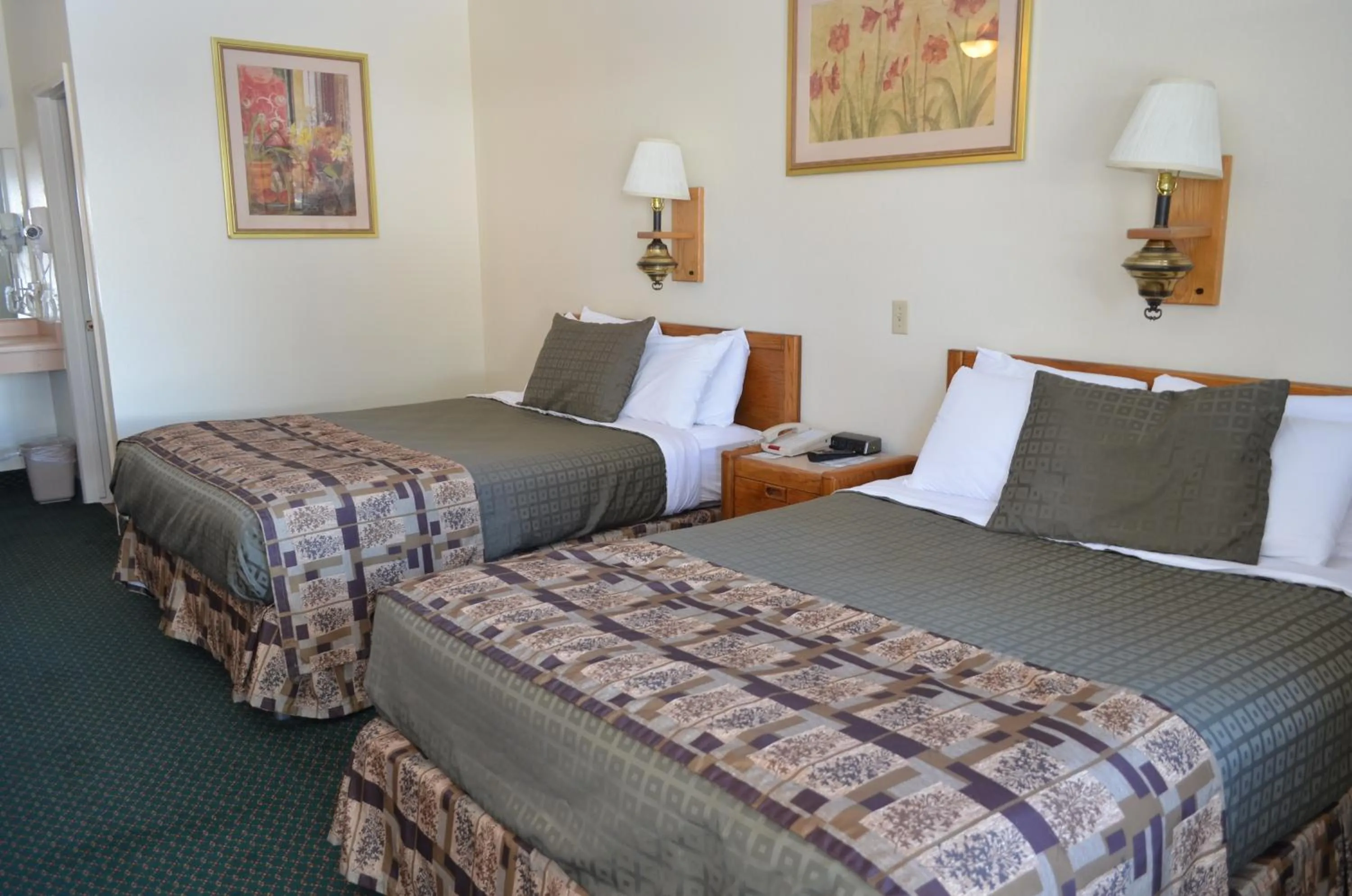 Bedroom, Bed in National 9 Inn Wellington