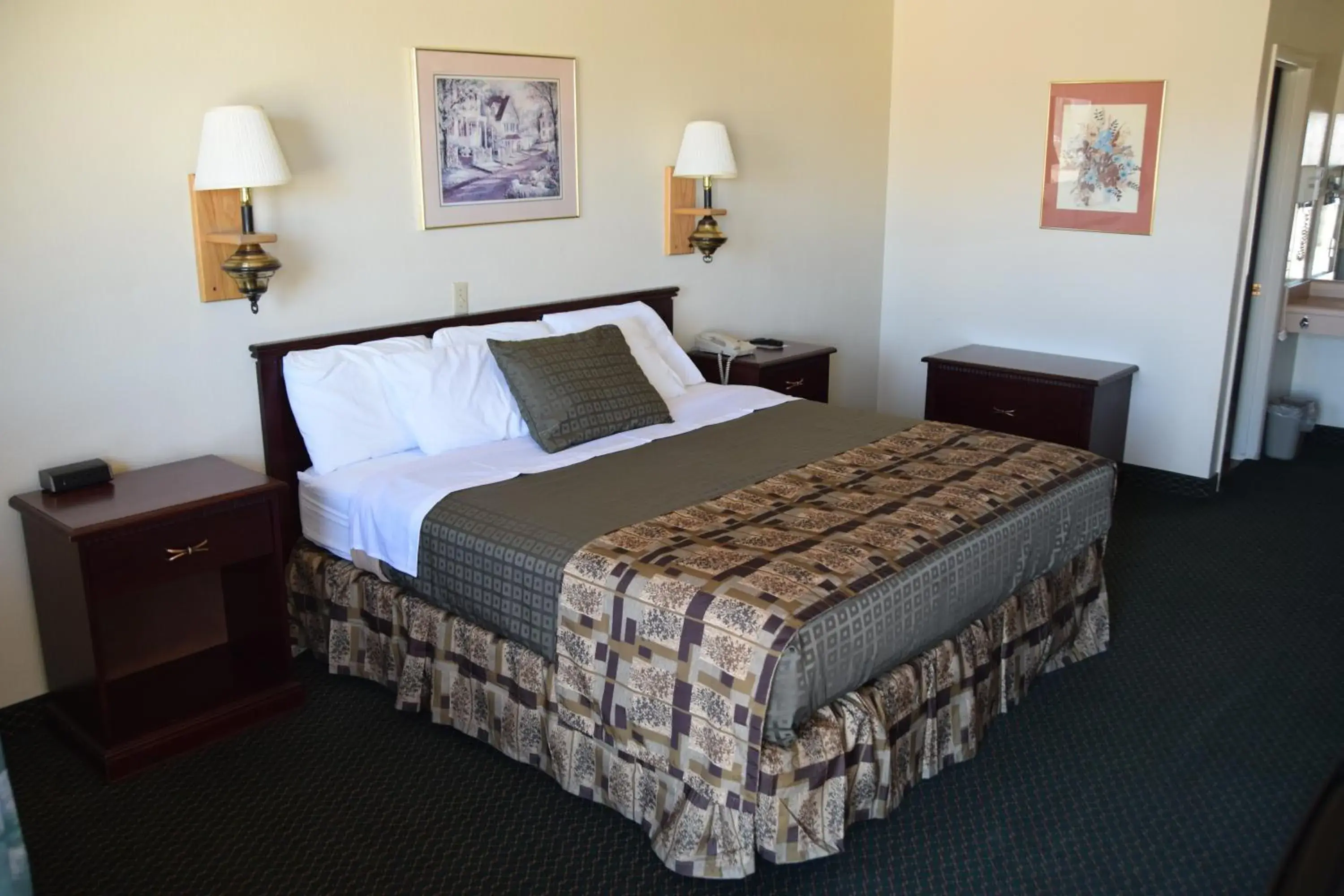 Queen Room in National 9 Inn Wellington Queen Room in National 9 Inn Wellington