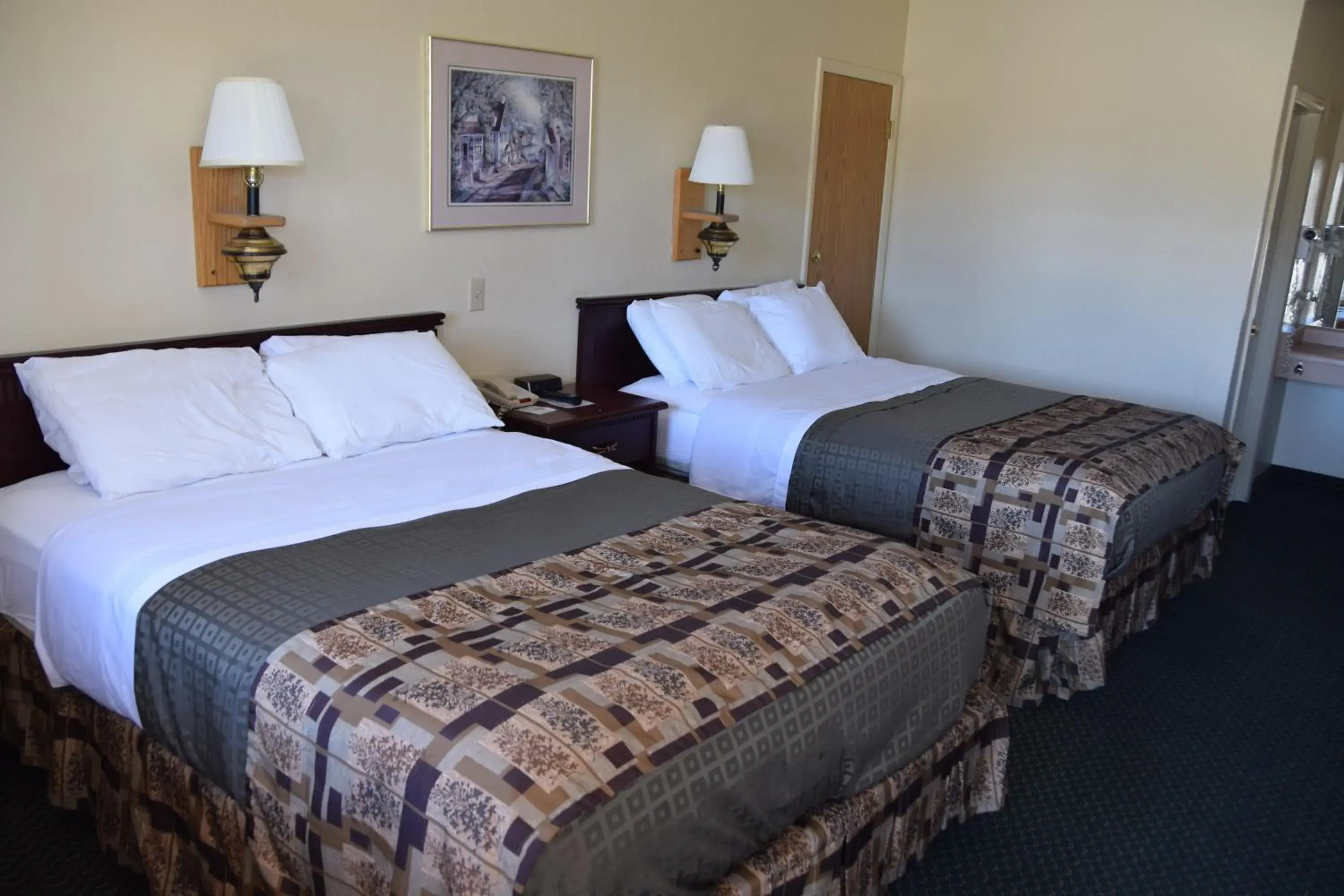 Queen Room with Two Queen Beds - Non-Smoking in National 9 Inn Wellington Queen Room with Two Queen Beds - Non-Smoking in National 9 Inn Wellington