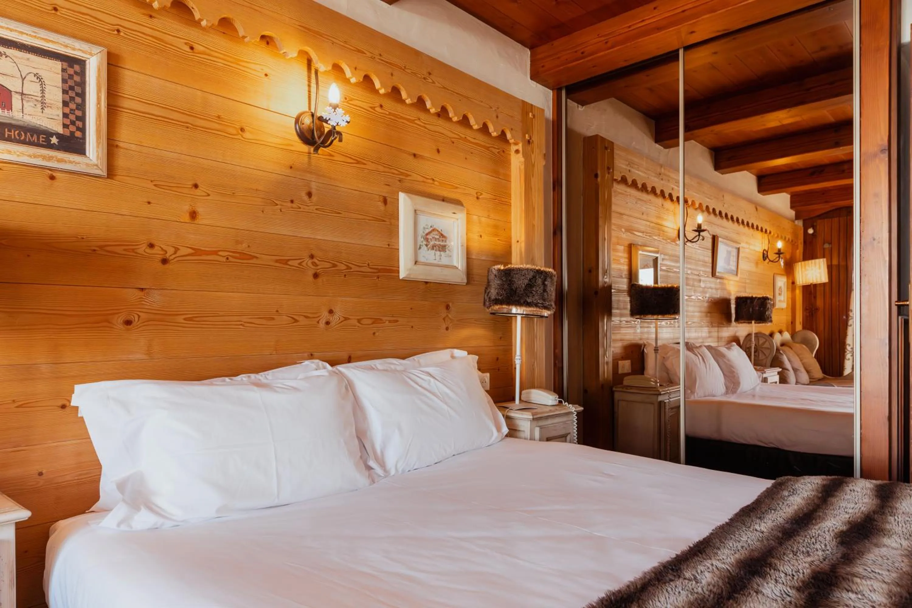 Bed in Hôtel les Campanules by Les Etincelles