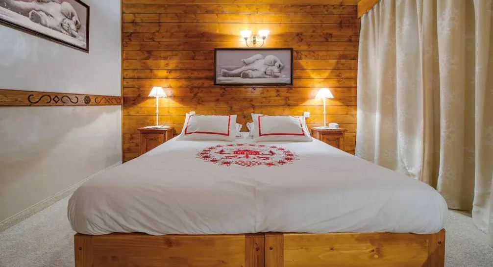 Bed in Hôtel les Campanules by Les Etincelles