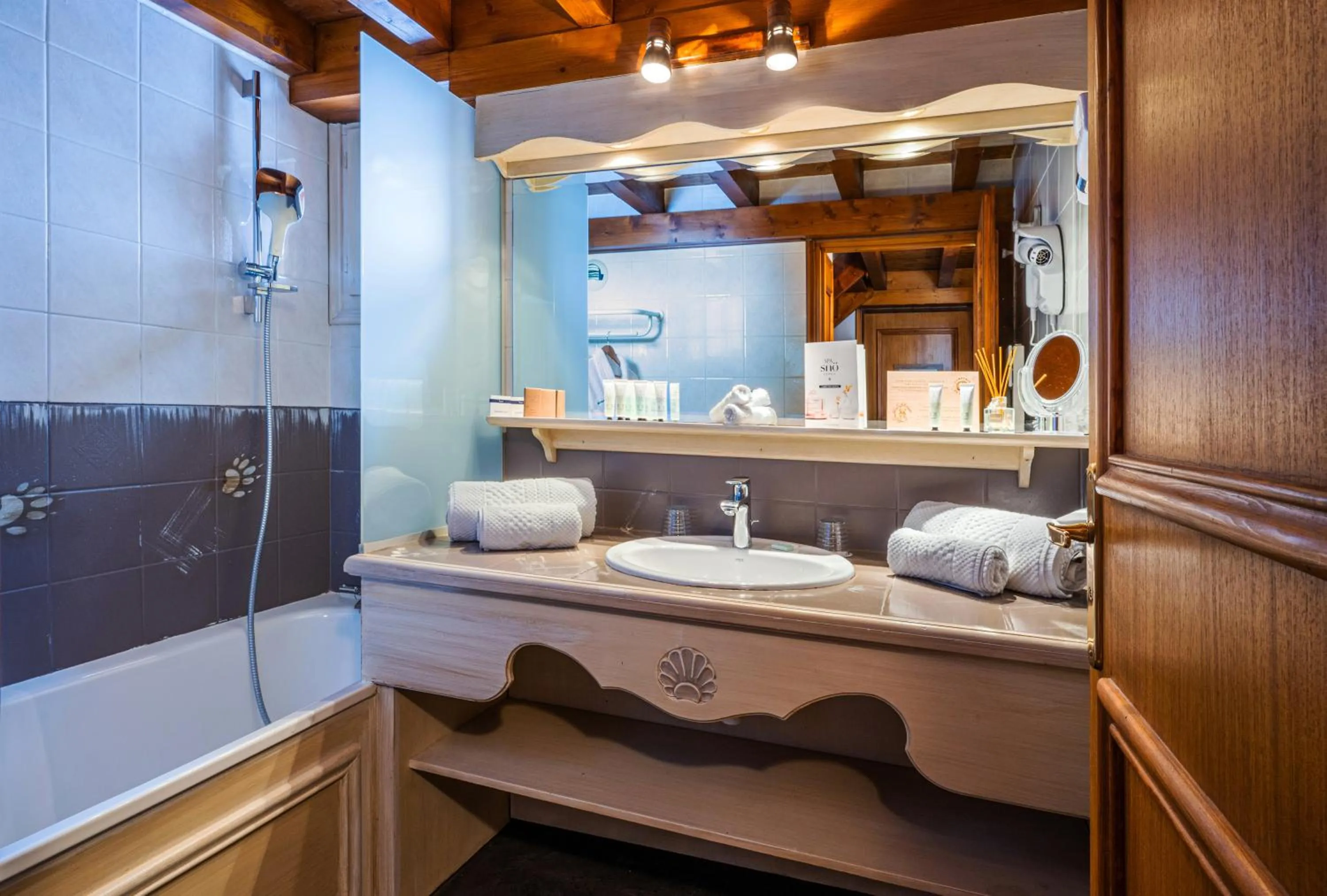 Hôtel les Campanules by Les Etincelles