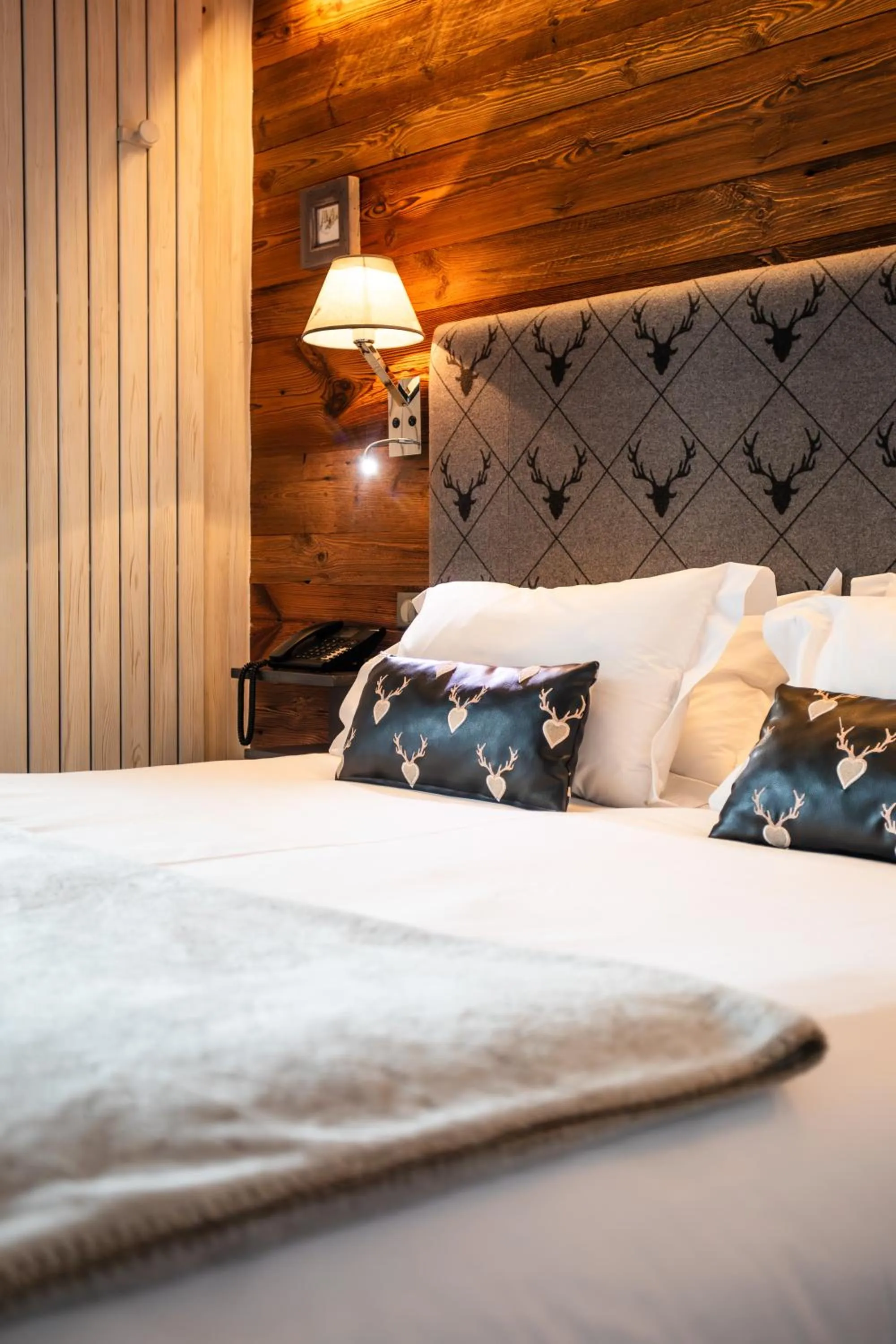 Bed in Hôtel les Campanules by Les Etincelles