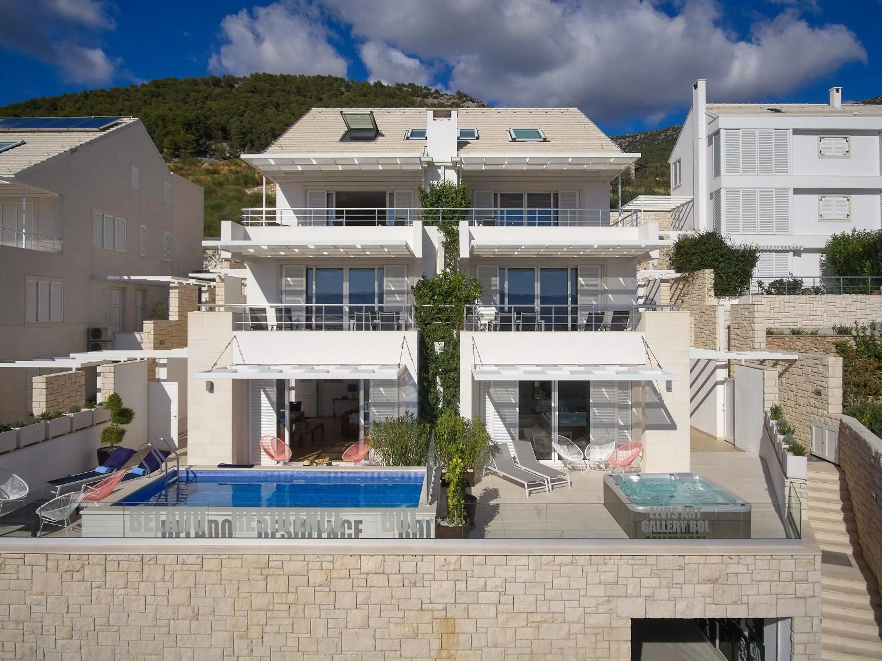 Property building in Belado Residence Bol