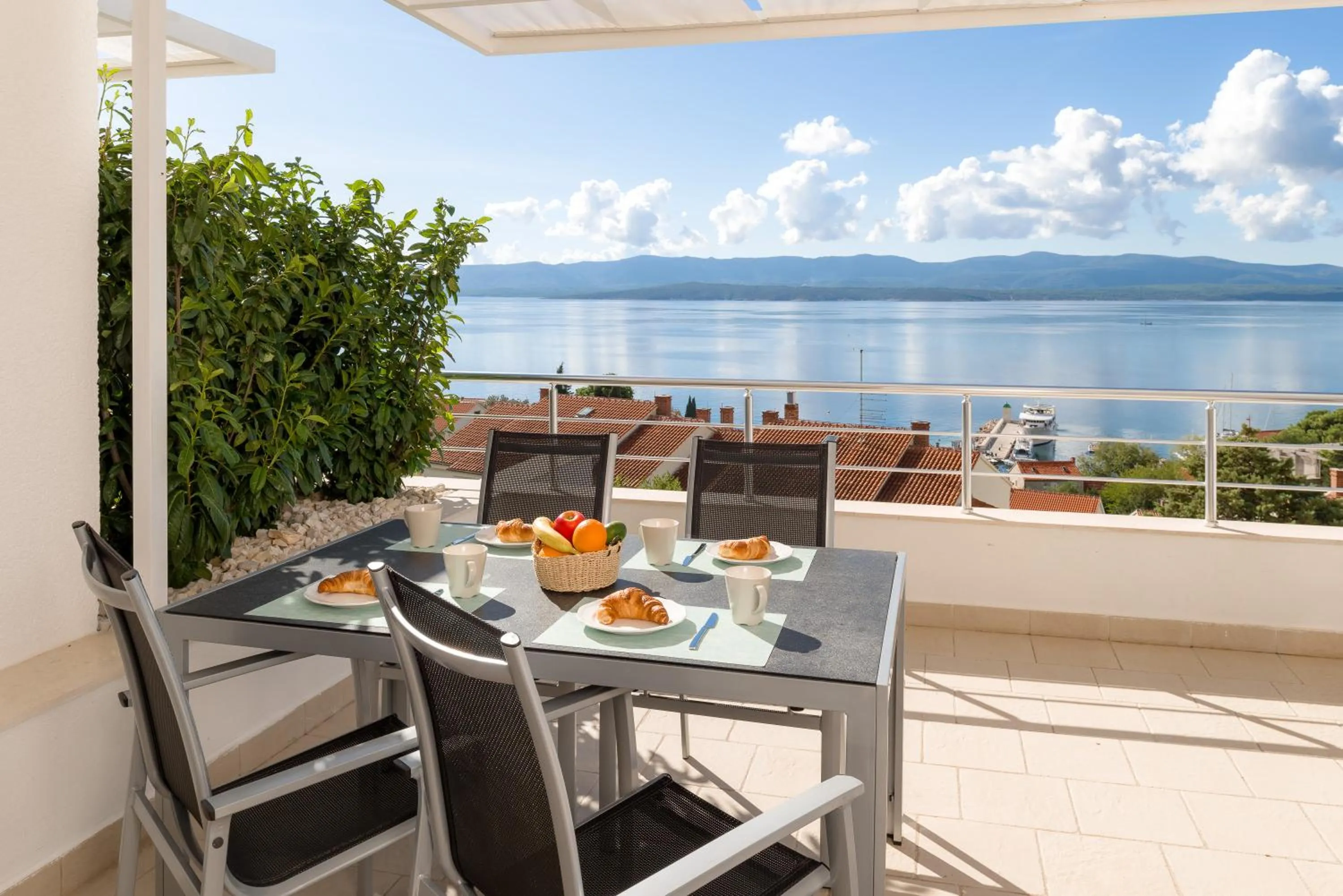 Sea view in Belado Residence Bol