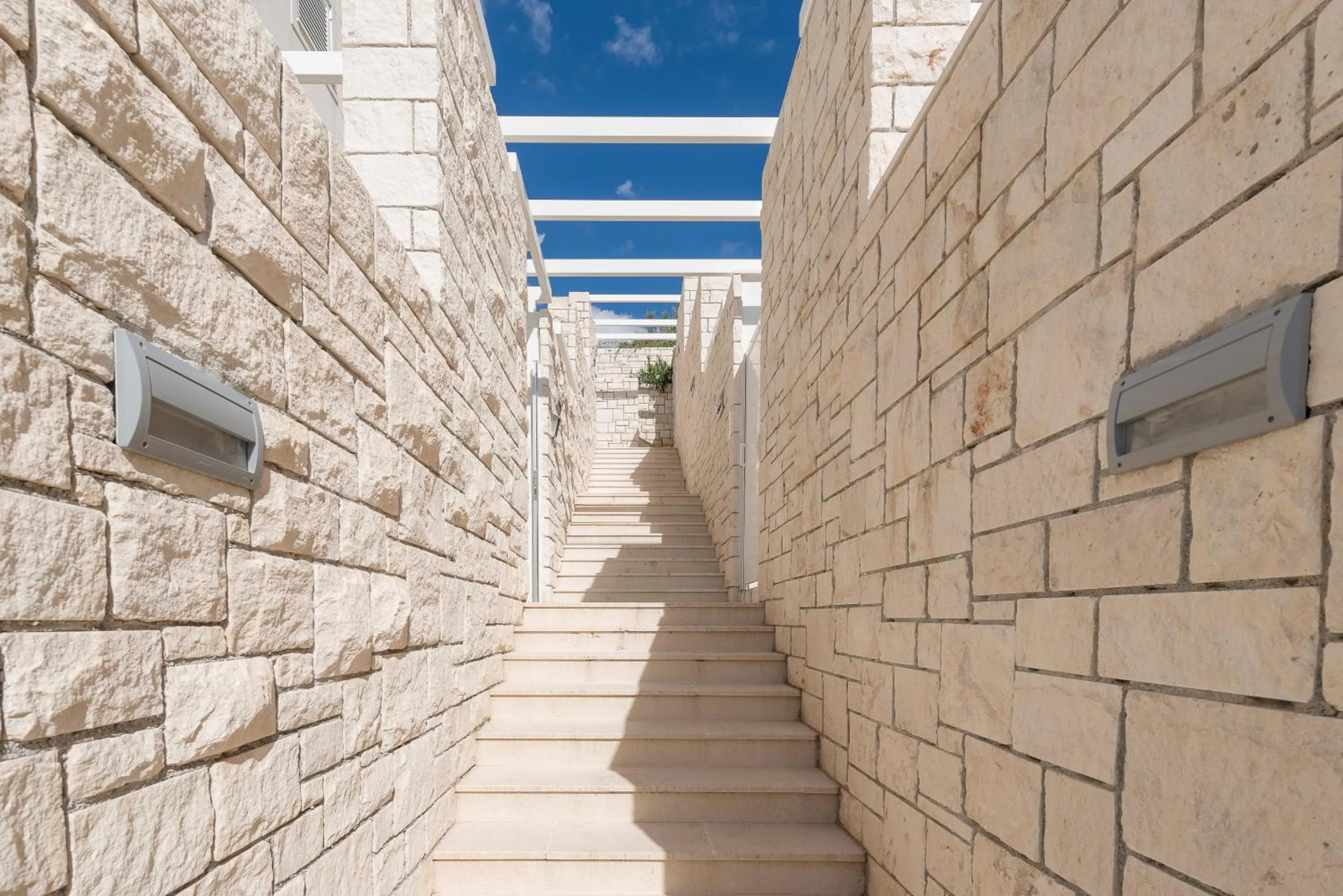 Property building in Belado Residence Bol