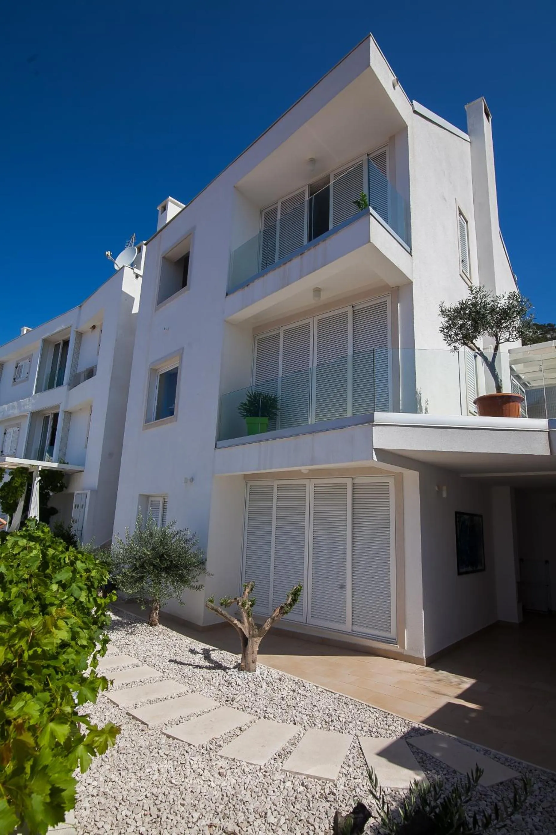 Property building in Belado Residence Bol