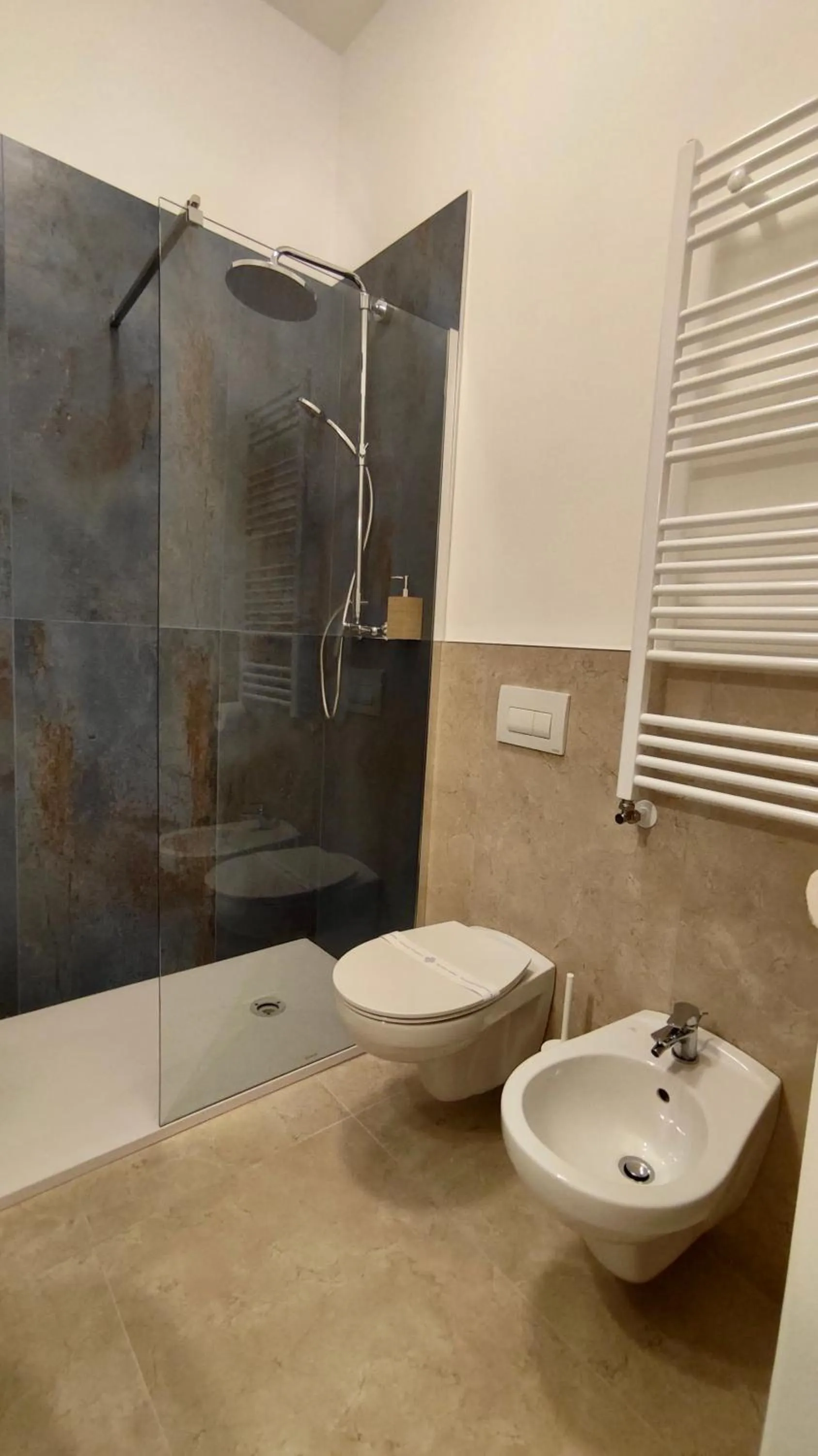 Shower in Il Re degli Scalzi