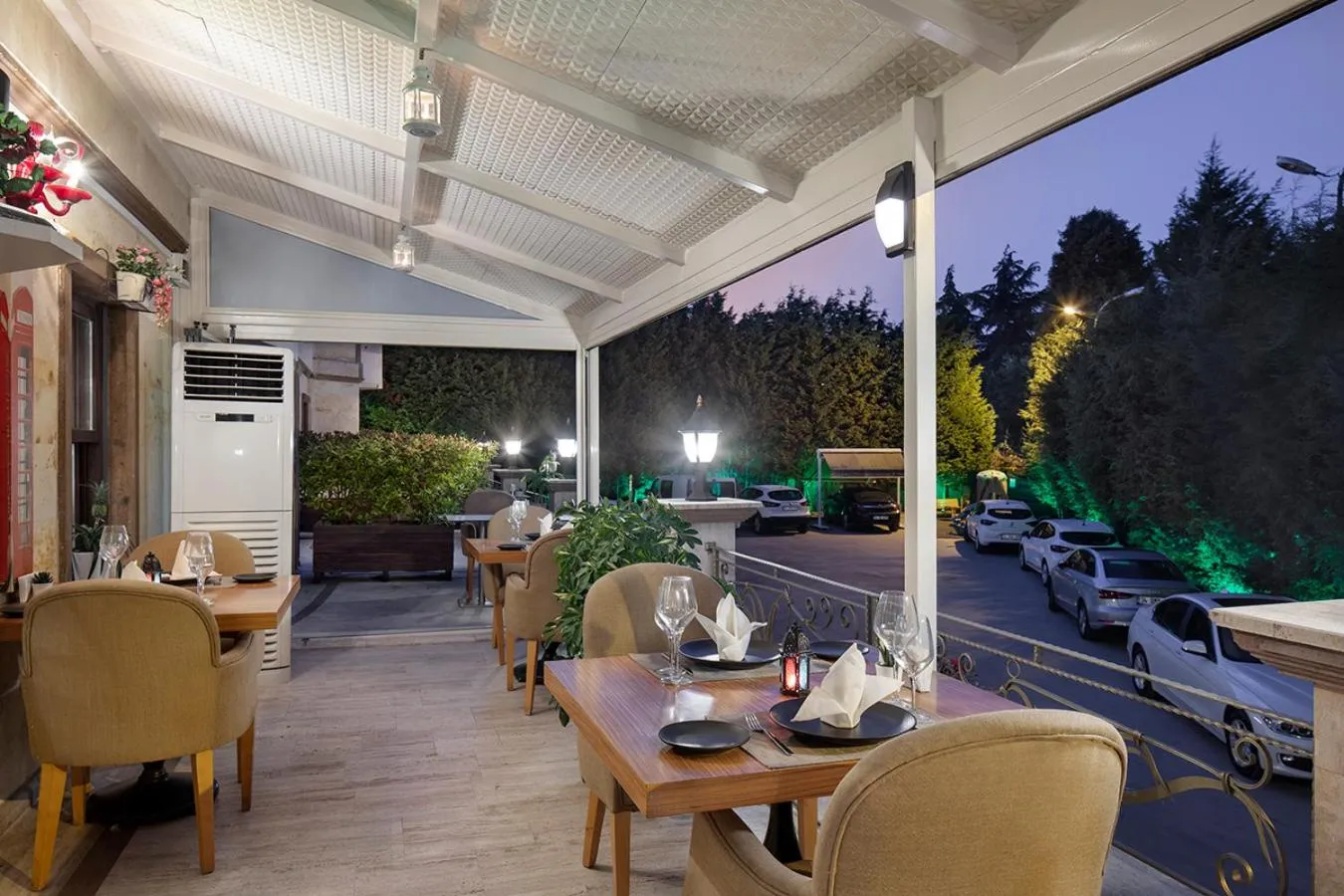 Restaurant/places to eat in Chatto Hotel