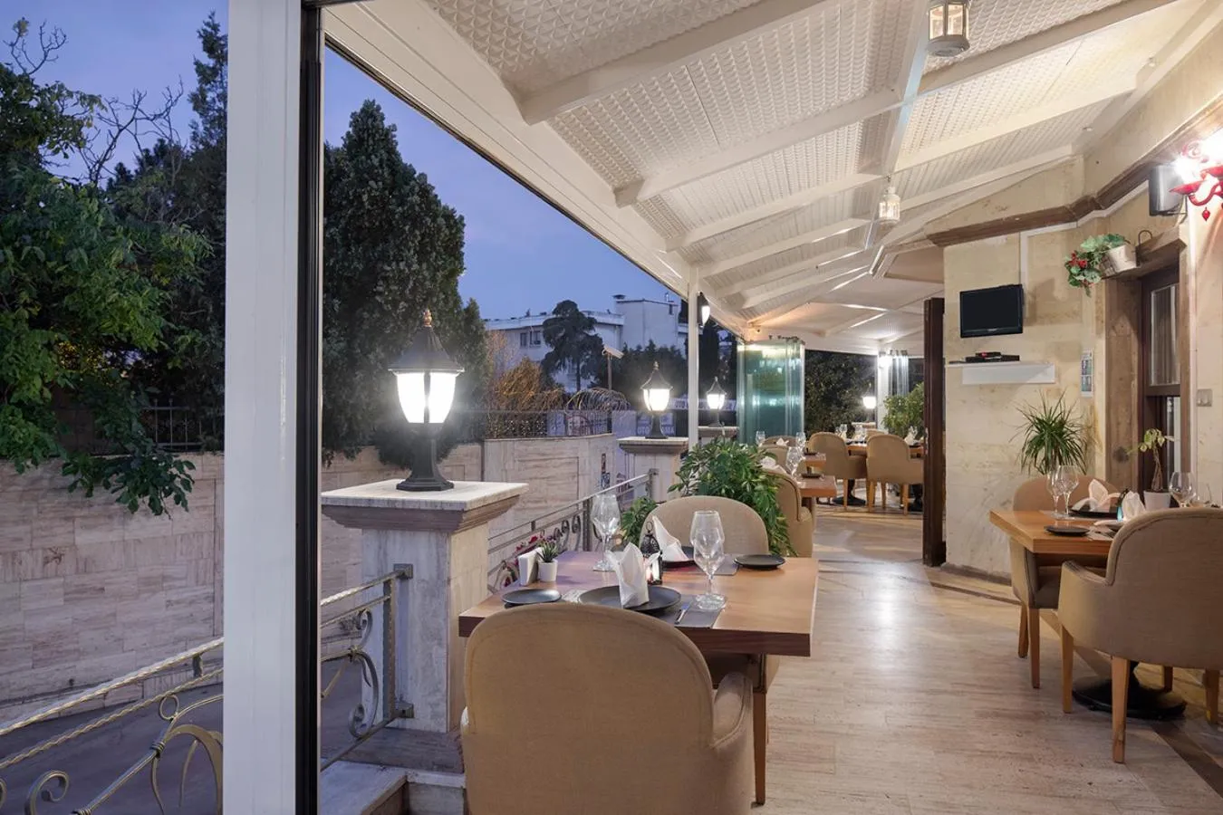 Restaurant/places to eat in Chatto Hotel