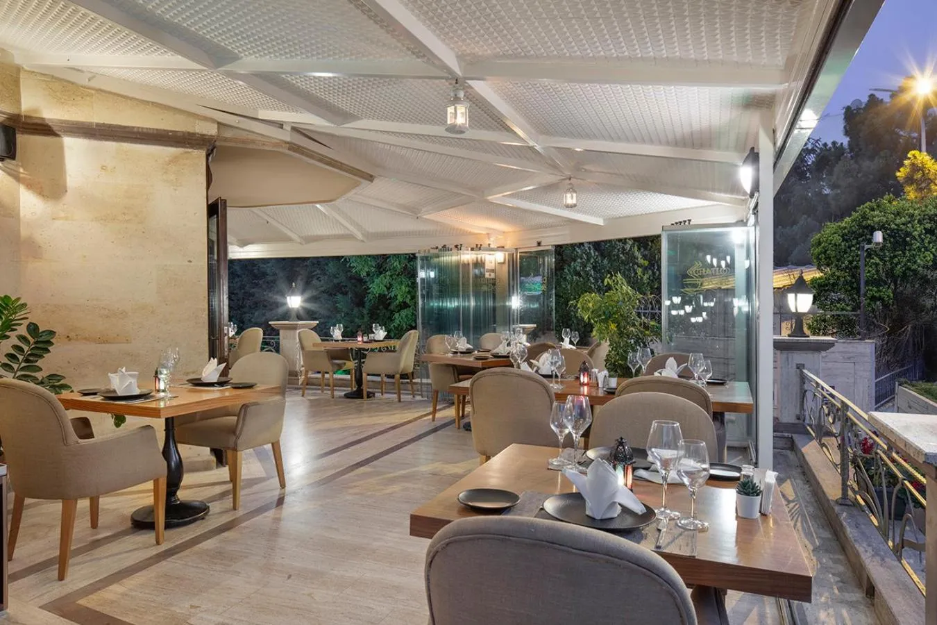 Restaurant/places to eat in Chatto Hotel