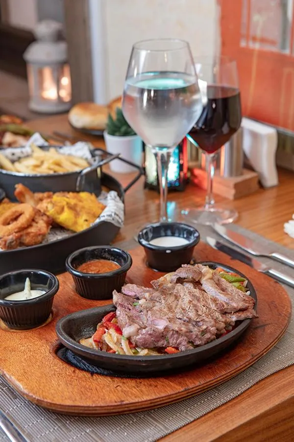 Food and drinks in Chatto Hotel