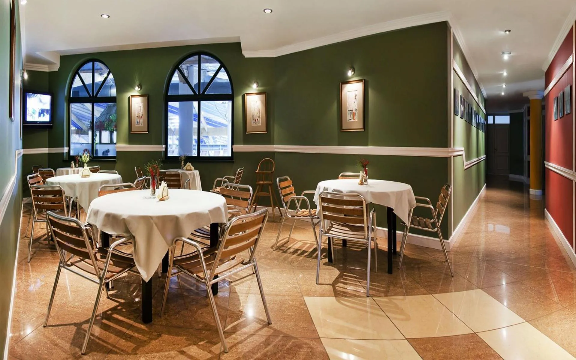 Restaurant/places to eat in Warmia Park