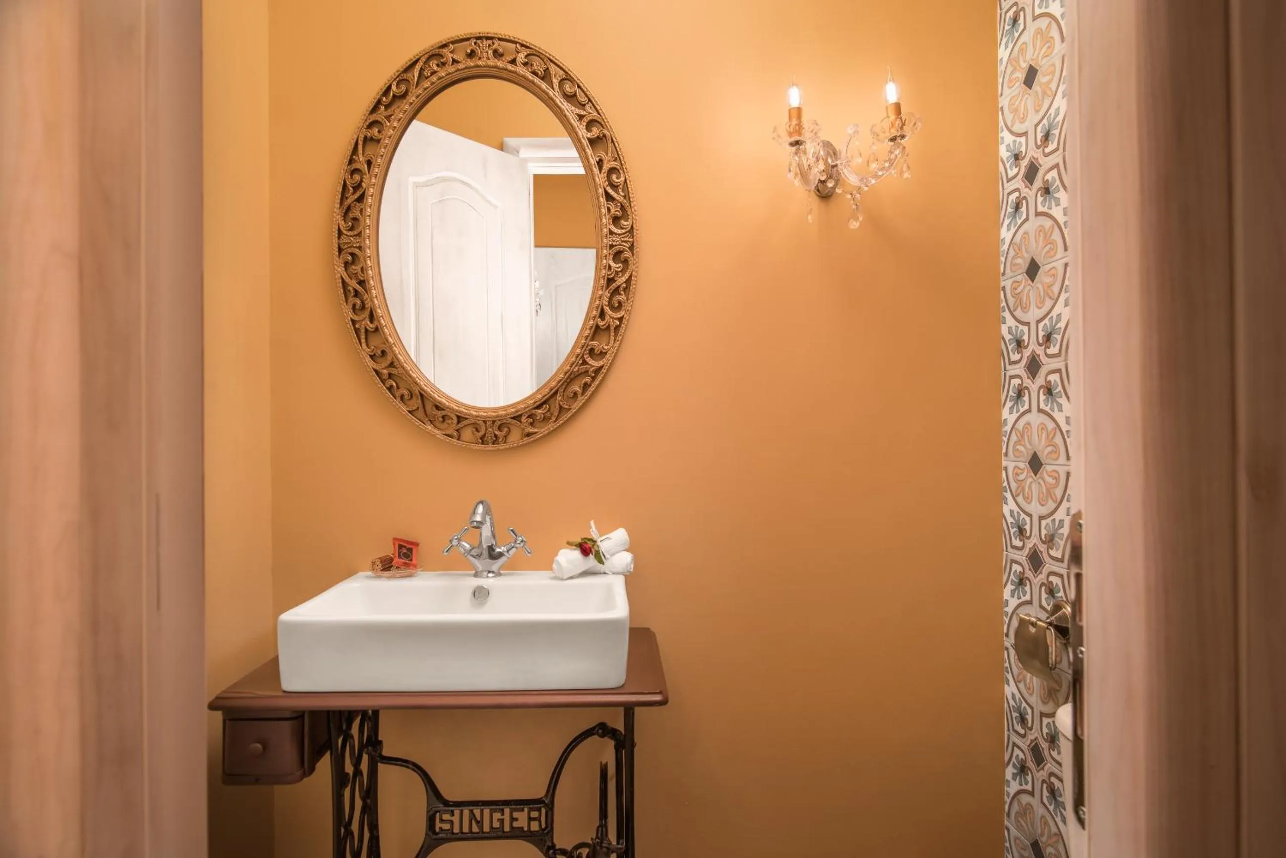 Area and facilities in Cretan Renaissance