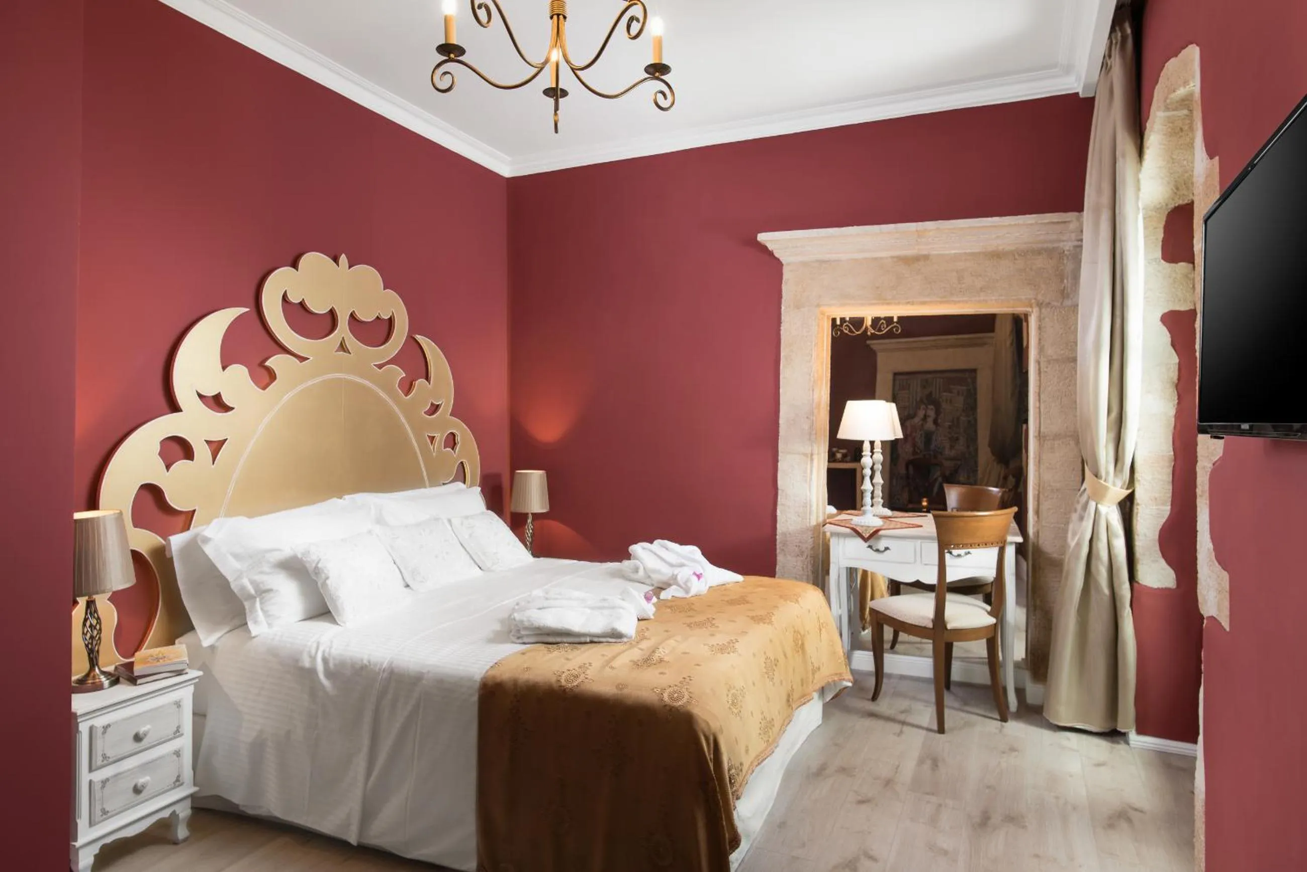 TV and multimedia, Bed in Cretan Renaissance