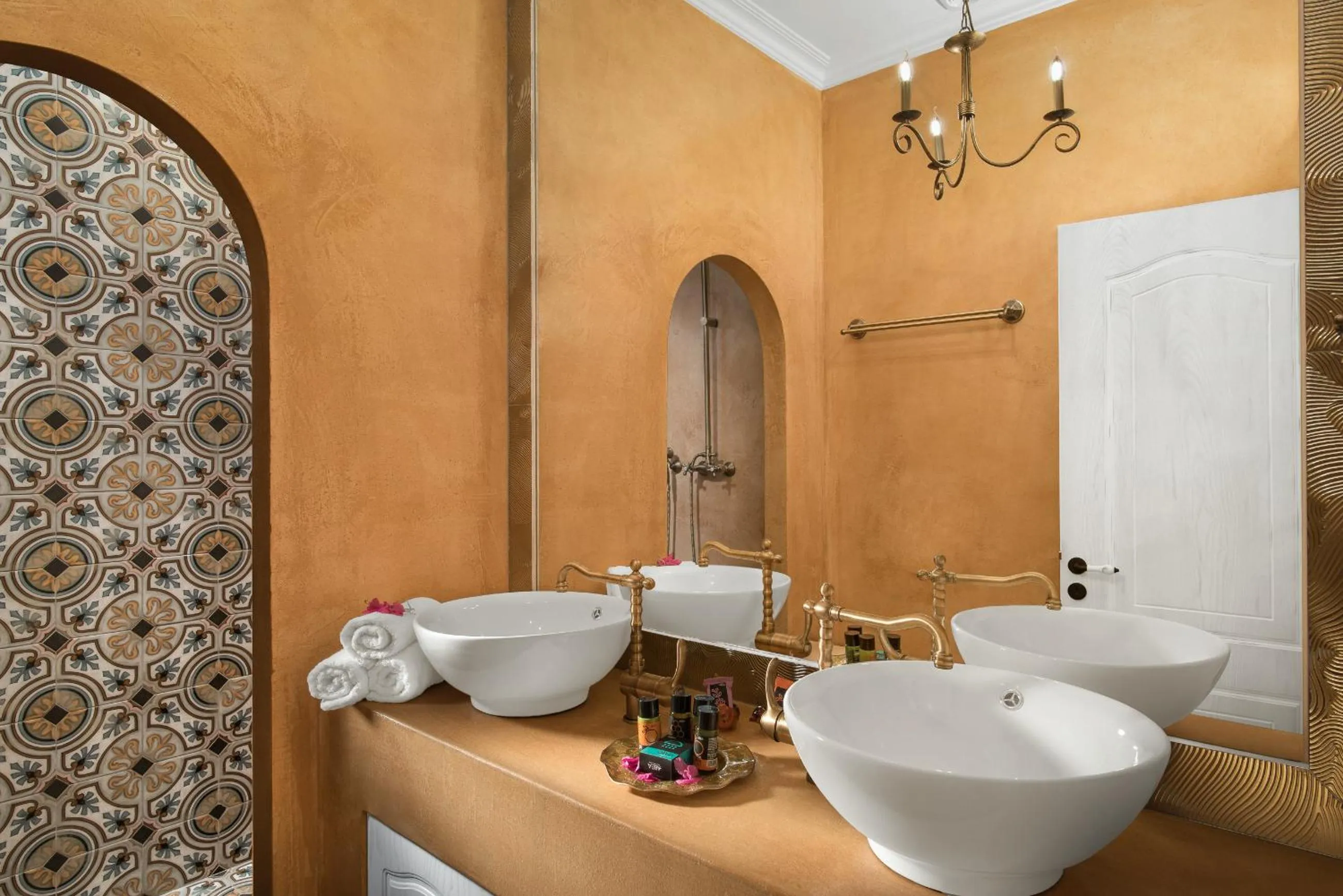 Shower in Cretan Renaissance