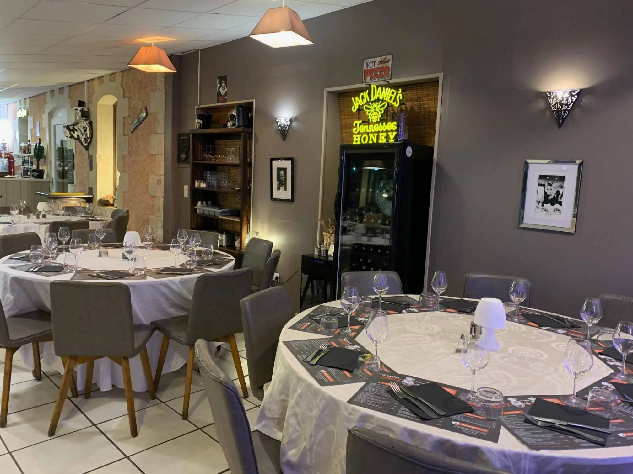 Restaurant/places to eat in LOGIS HOTELS - Hôtel et Restaurant L'Océana