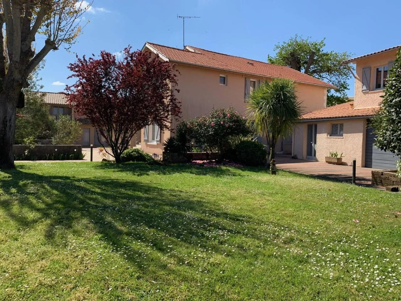 Garden in LOGIS HOTELS - Hôtel et Restaurant L'Océana