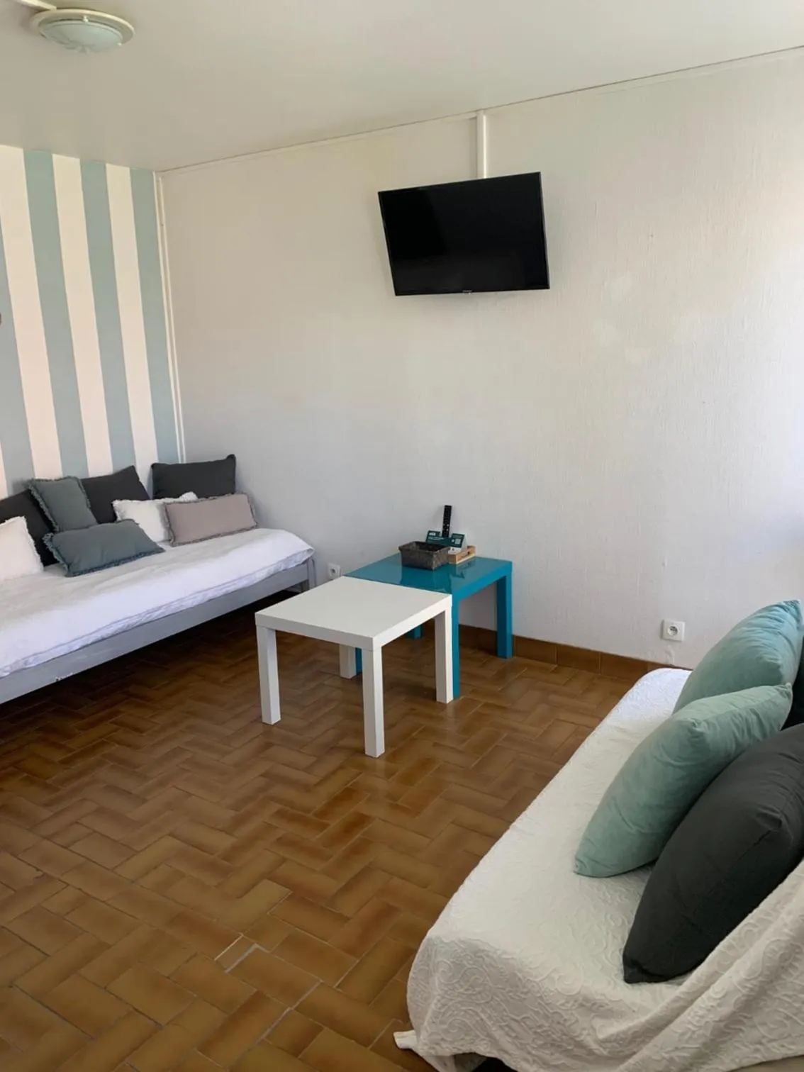 Bed in LOGIS HOTELS - Hôtel et Restaurant L'Océana