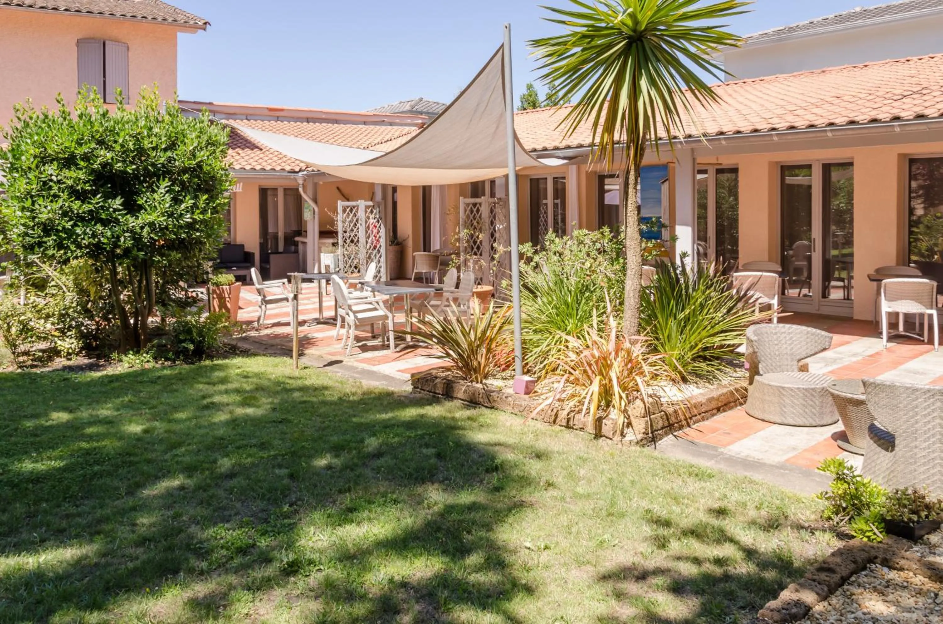 Property building in LOGIS HOTELS - Hôtel et Restaurant L'Océana
