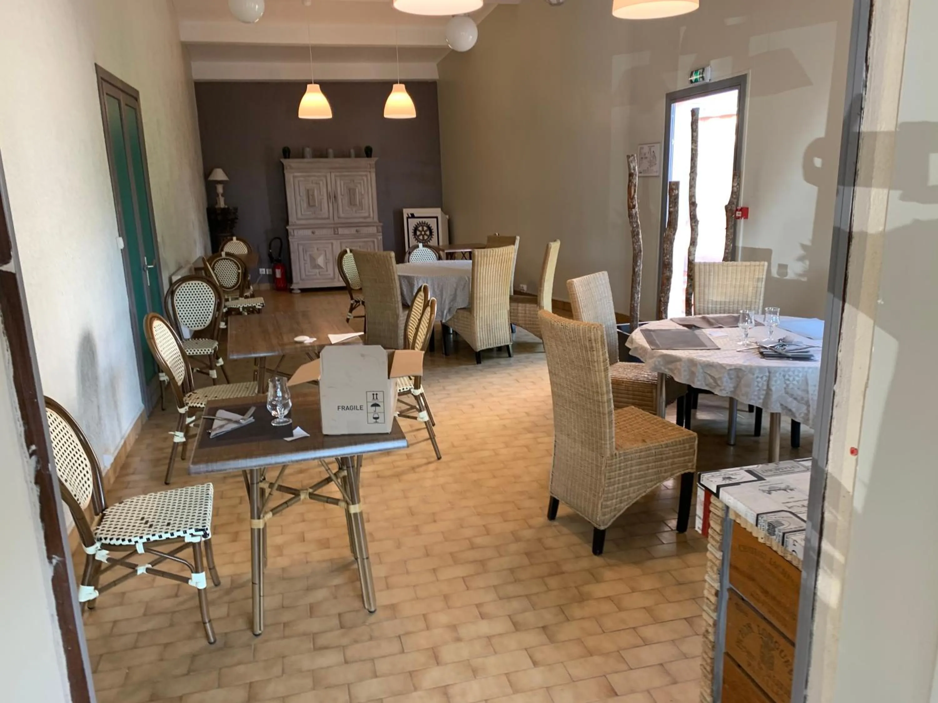 Restaurant/places to eat in LOGIS HOTELS - Hôtel et Restaurant L'Océana