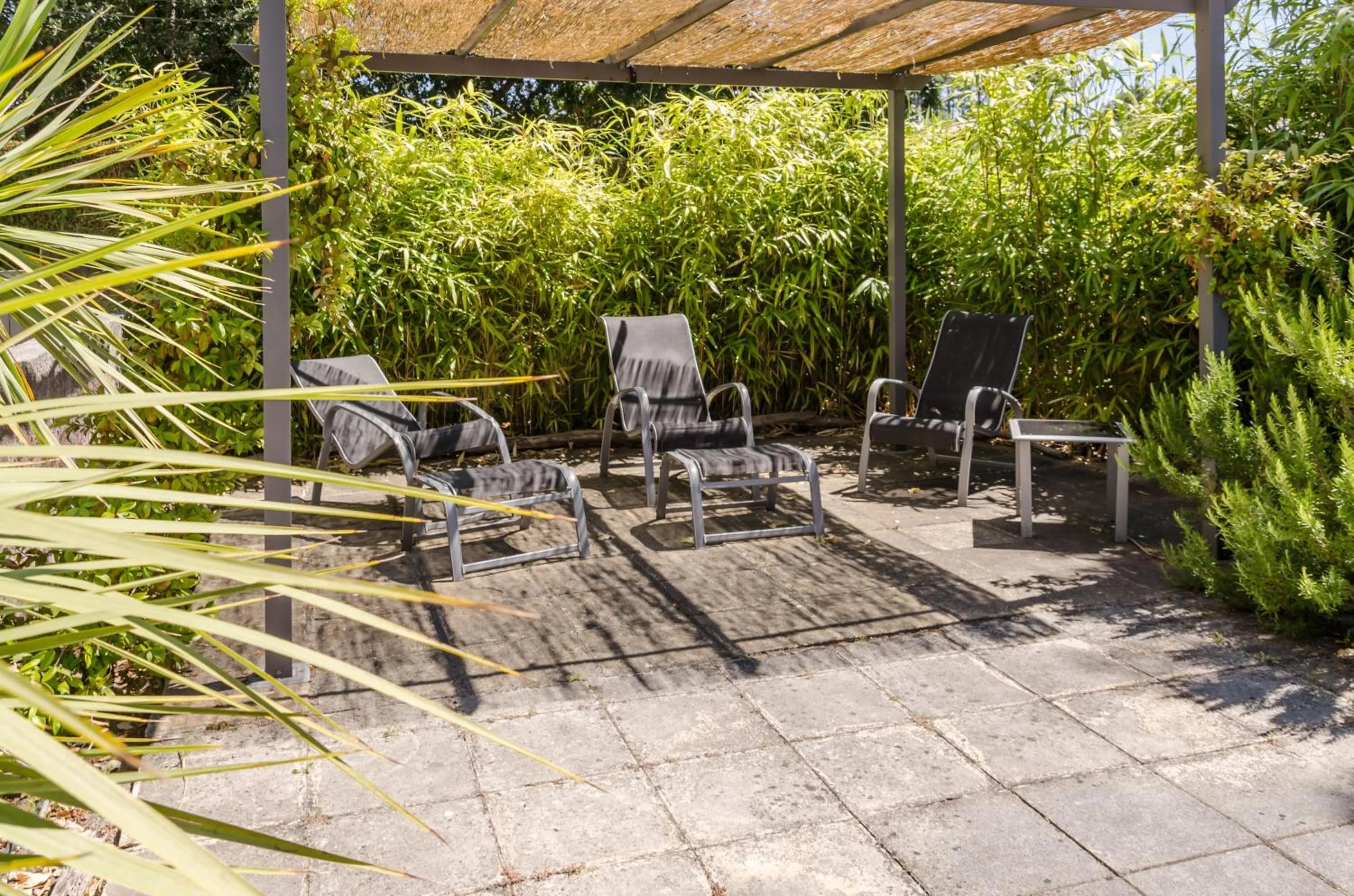 Patio in LOGIS HOTELS - Hôtel et Restaurant L'Océana