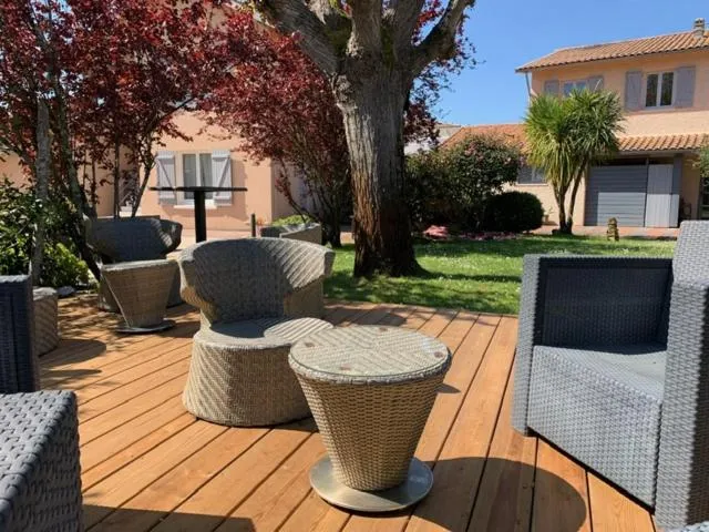 Patio in LOGIS HOTELS - Hôtel et Restaurant L'Océana