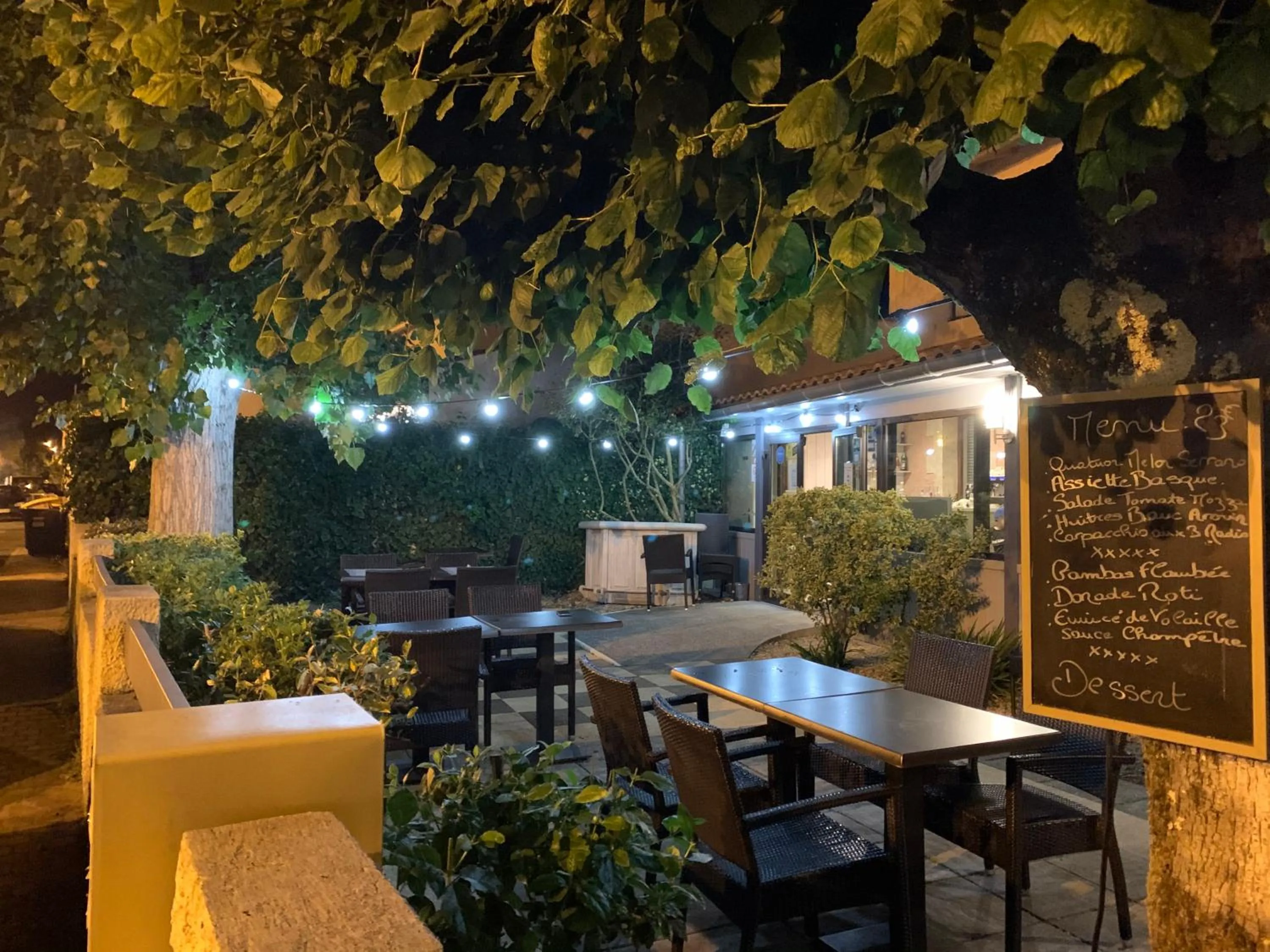 Restaurant/places to eat in LOGIS HOTELS - Hôtel et Restaurant L'Océana