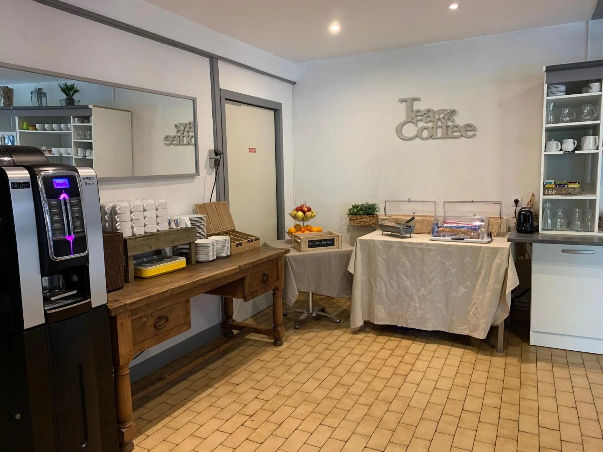 Breakfast in LOGIS HOTELS - Hôtel et Restaurant L'Océana