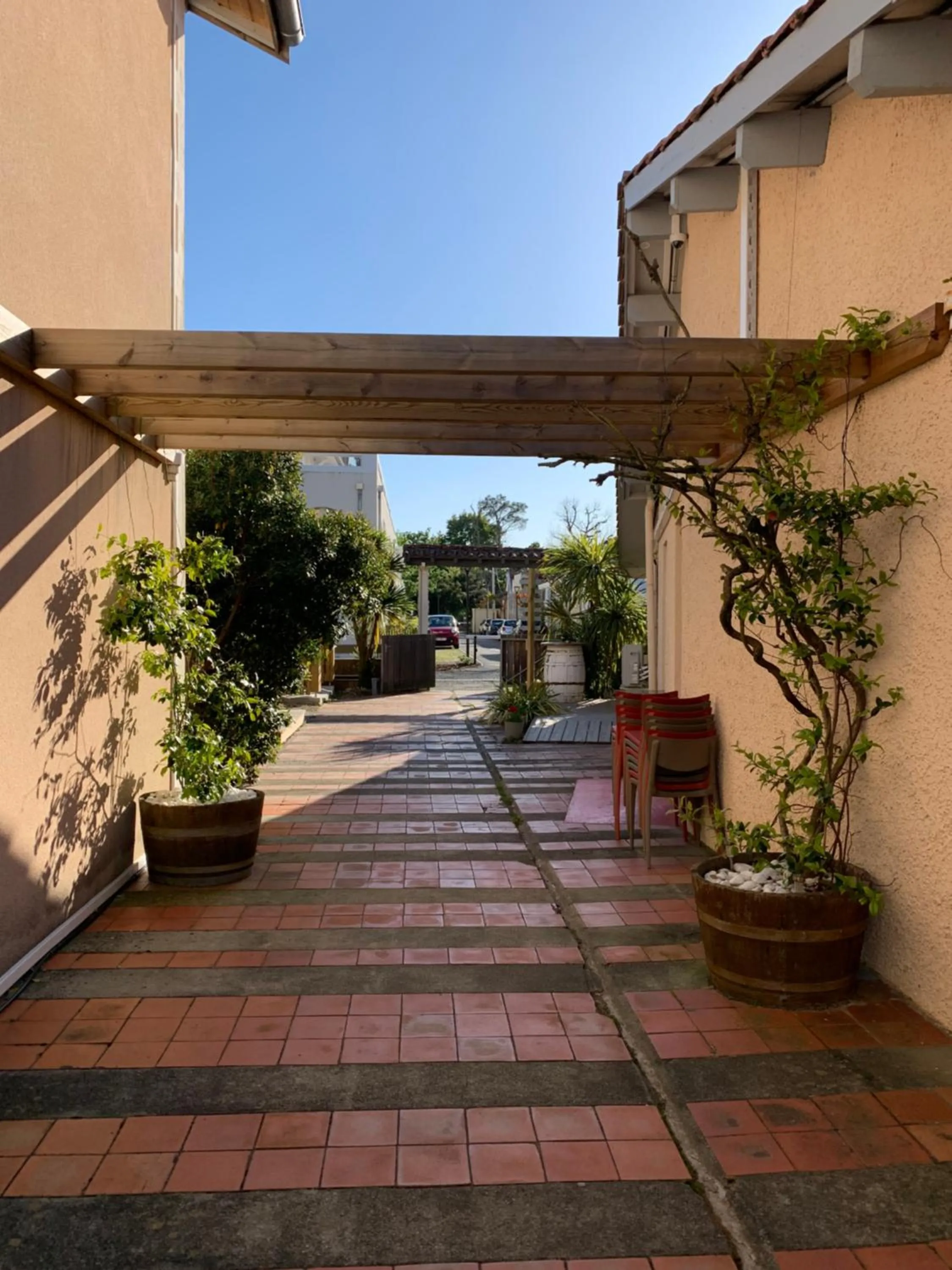 Garden in LOGIS HOTELS - Hôtel et Restaurant L'Océana