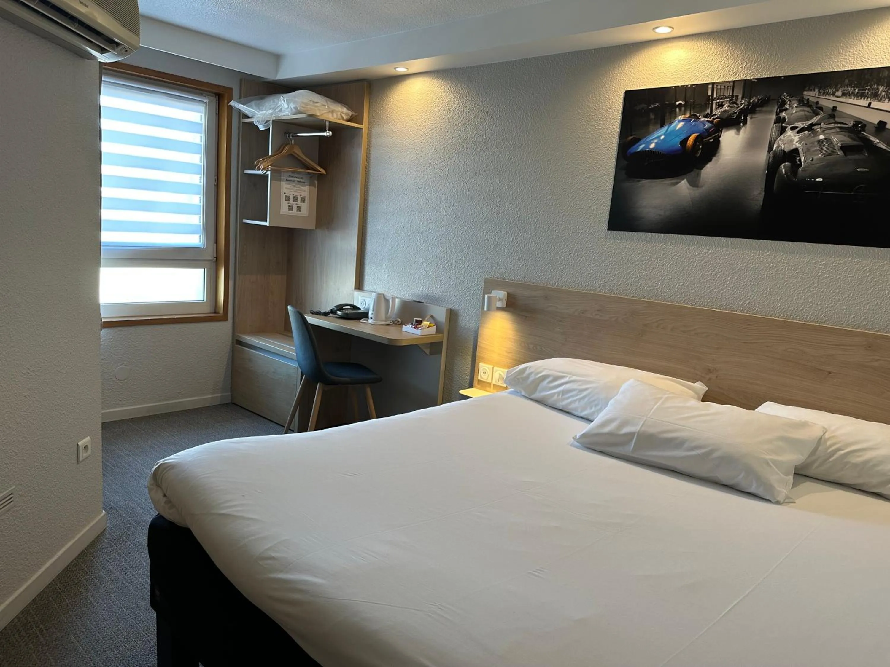 Bedroom, Bed in Brit Hotel Mulhouse Centre