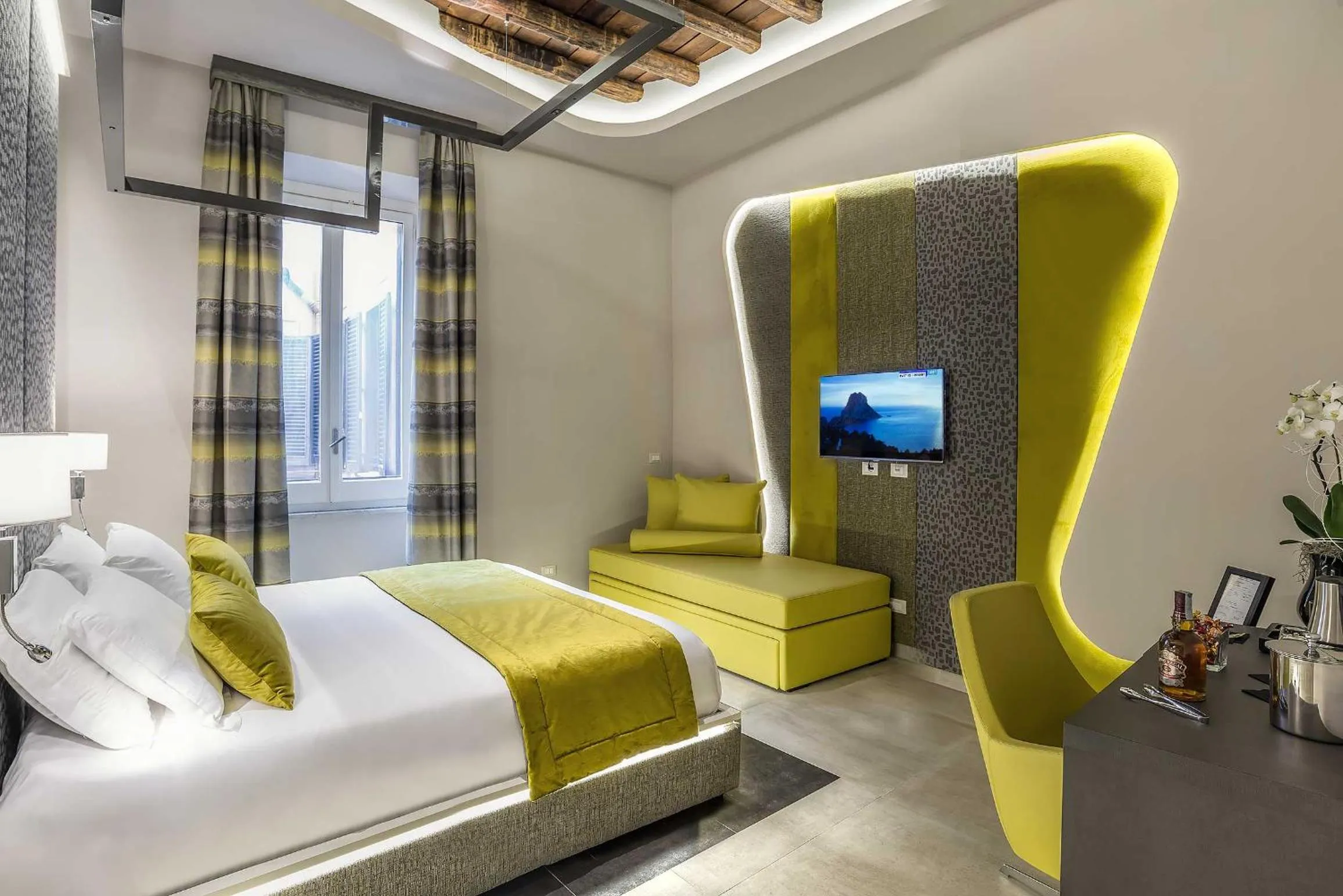 Bed in Via Veneto Prestige Rooms